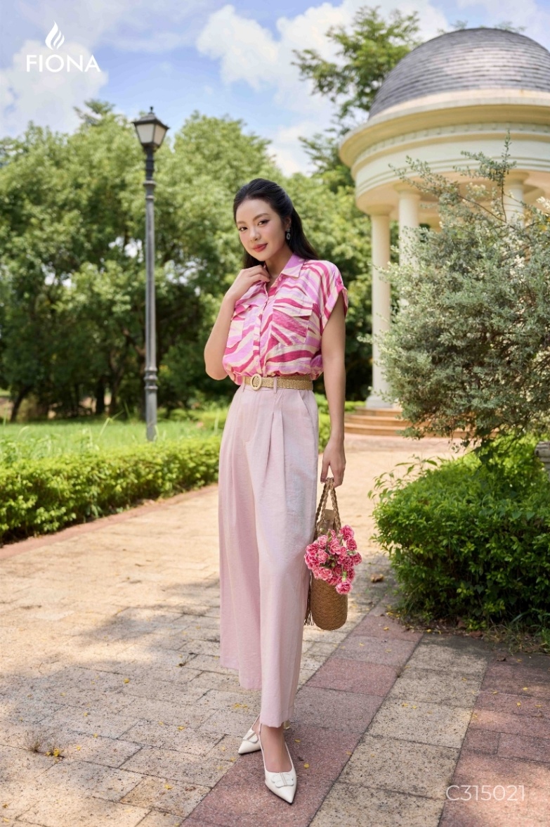 Quần Linen dáng suông, xếp ly, cạp chun thân sau, kèm thắt lưng rời