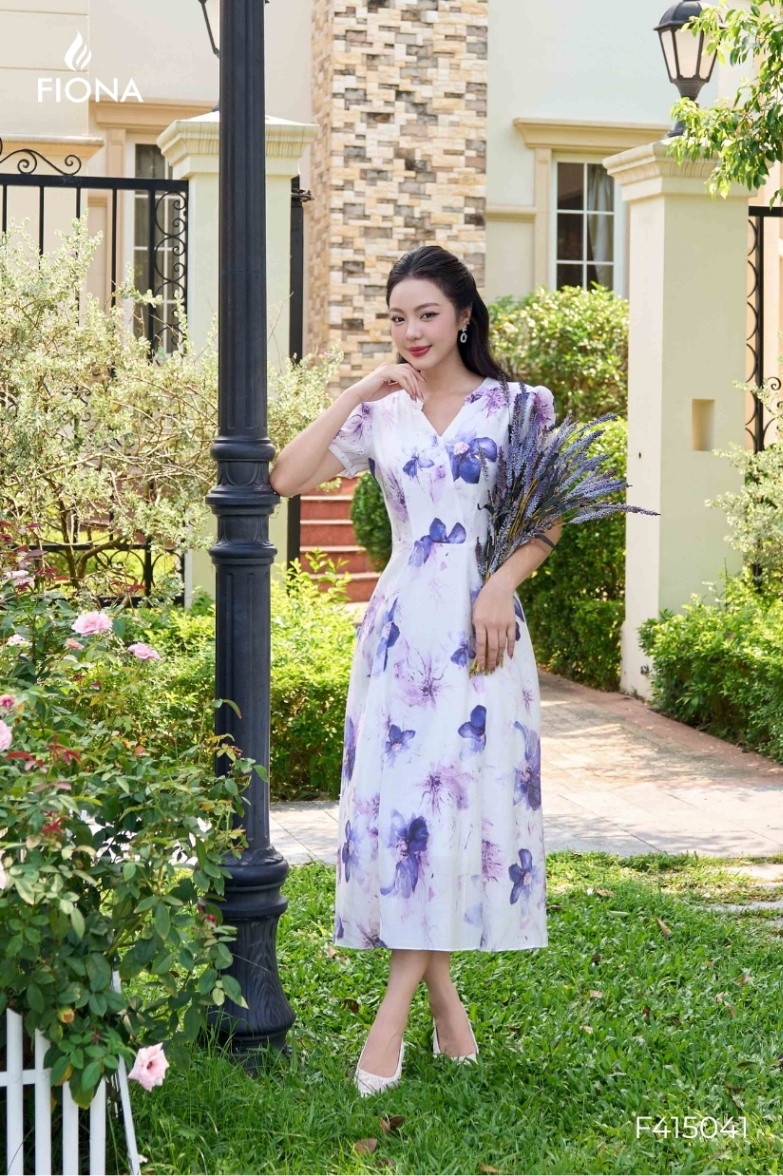 Đầm dáng xòe, vải tơ hoa, tay ngắn