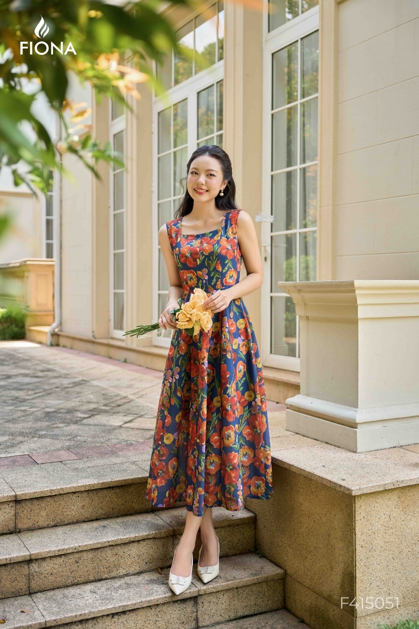 Đầm hoa Linen dáng xòe, tùng váy bổ mảnh