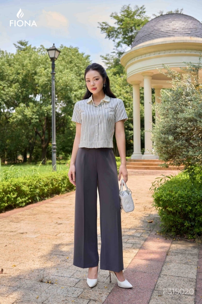 Quần dáng suông, nắp túi trang trí, khóa giọt lệ