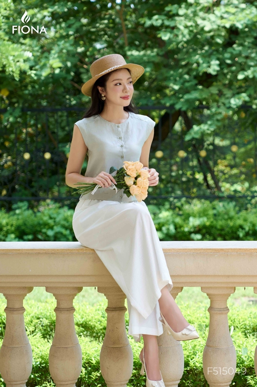 Áo sơ mi tơ dáng suông, cổ tròn, may diễu chỉ trang trí