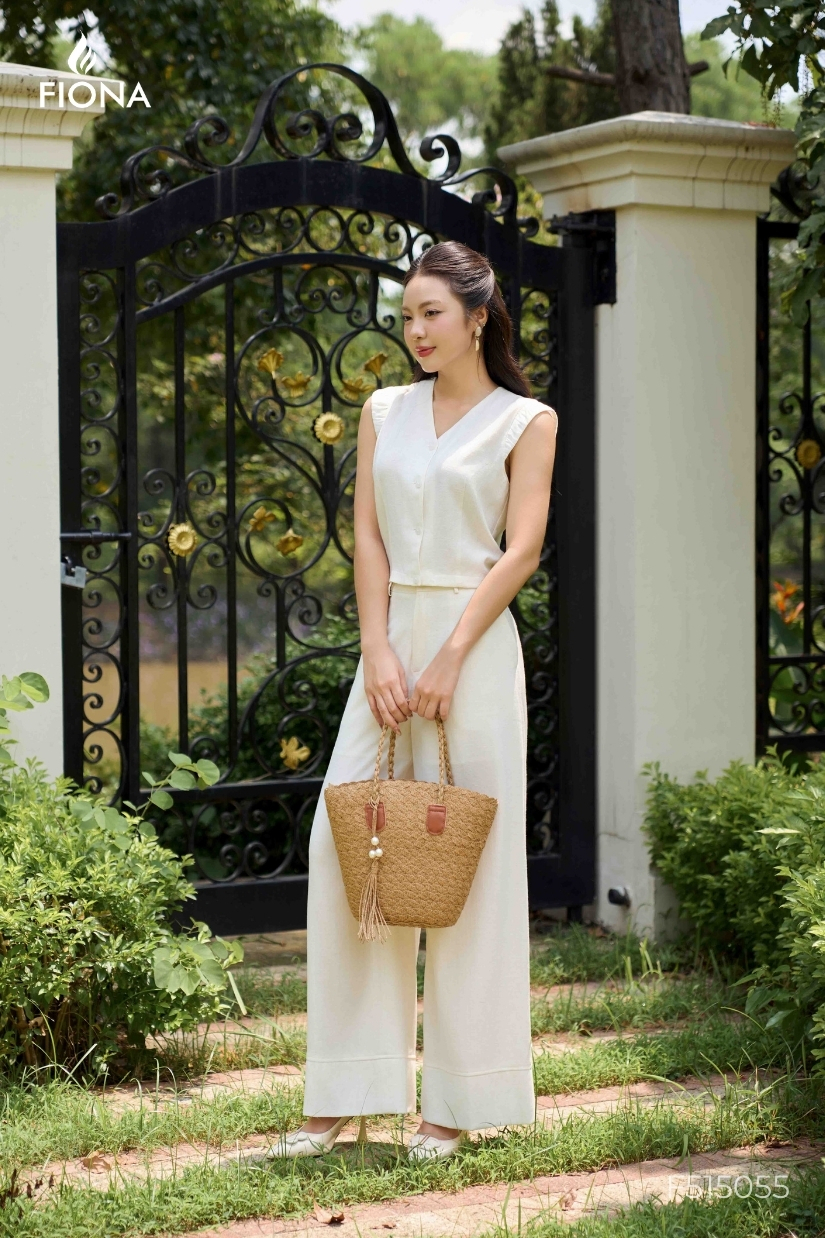 Áo sơ mi Linen dáng ôm, cổ tim, vai trang trí (Set bộ cứng F315024)