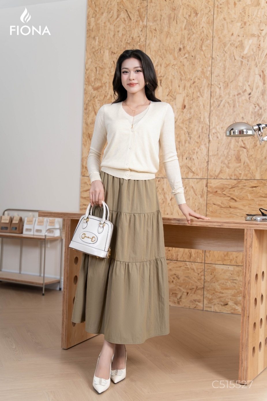 Áo len nữ chất viscose dáng bo gấu, cổ tim, thân trước giả hai lớp, Freesize