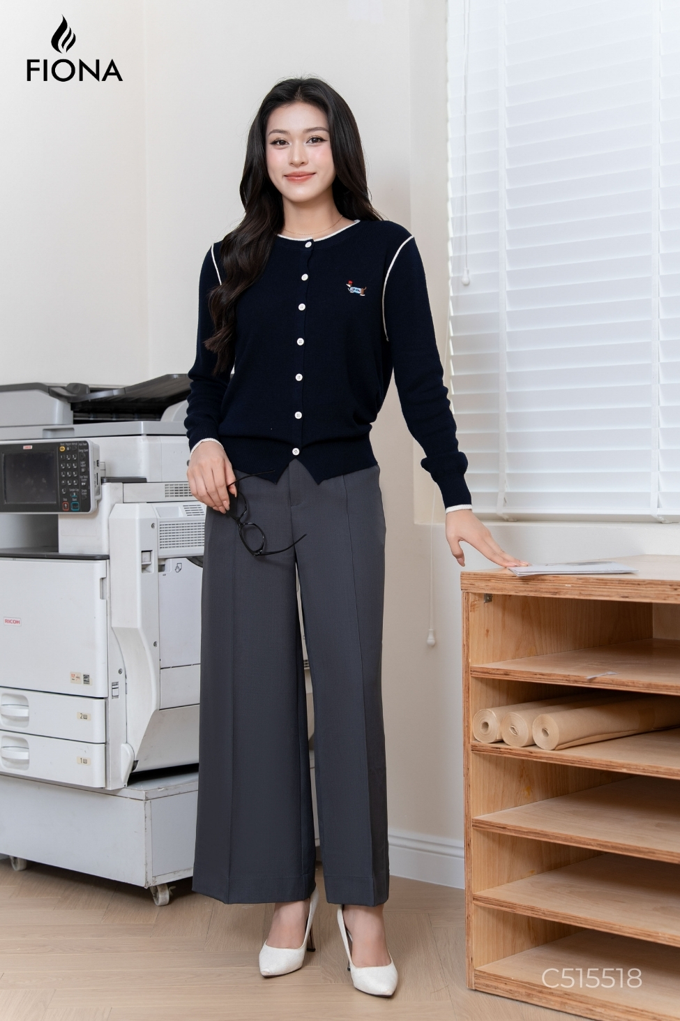 Áo len nữ chất viscose, mở cúc, dáng bo gấu, phối cổ, vai và cửa tay, Freesize