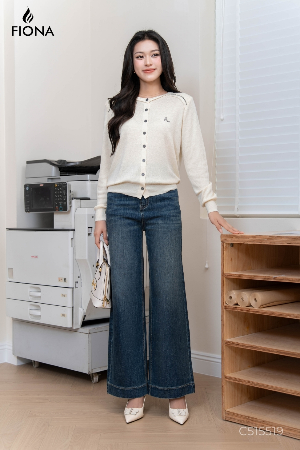 Áo len nữ chất viscose, mở cúc, dáng bo gấu, thêu trang trí, Freesize