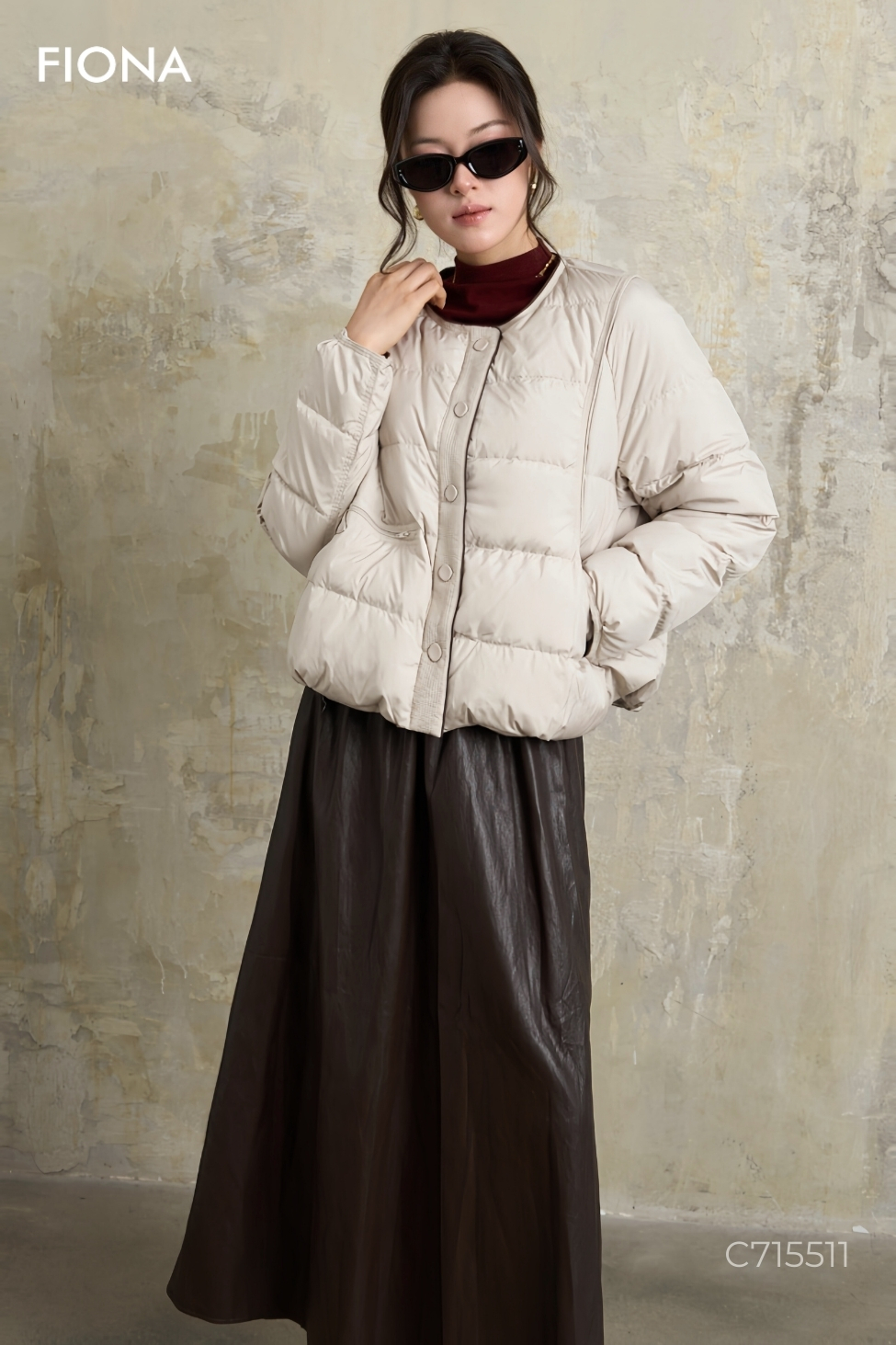 Áo khoác phao lông vũ dáng suông, cổ tròn phối lé màu