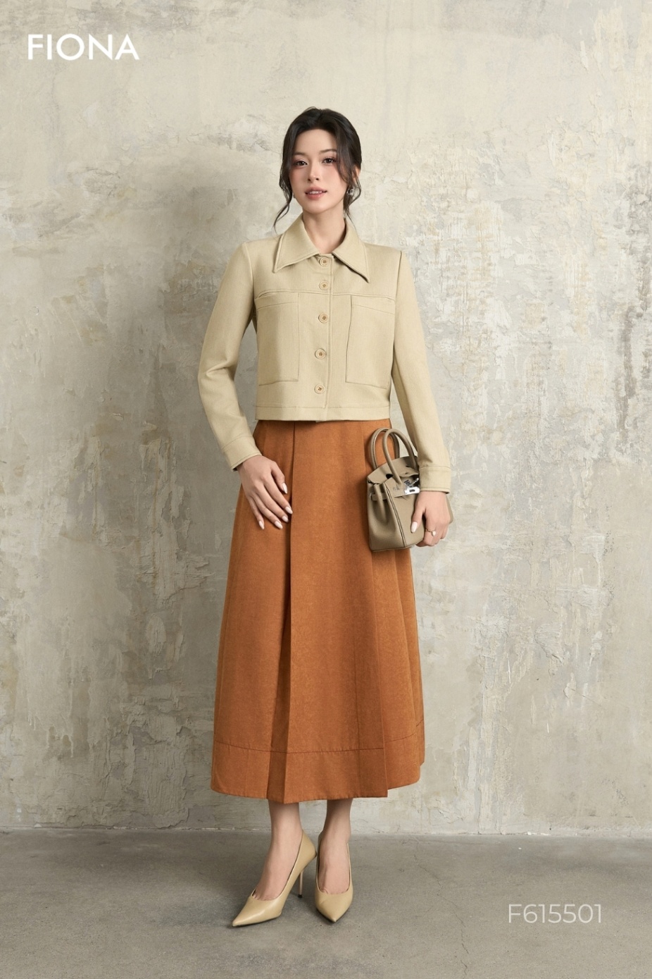 Áo khoác dáng suông, cổ không chân, túi ốp thân trước