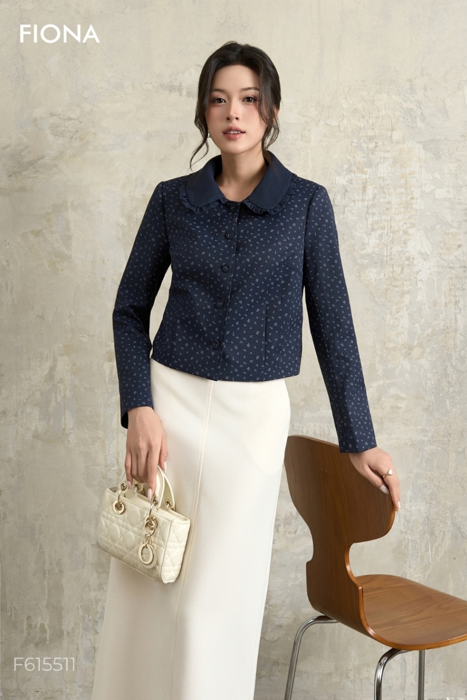 Áo vest hoa nhí dáng suông, cổ sen kẹp bèo, dài tay