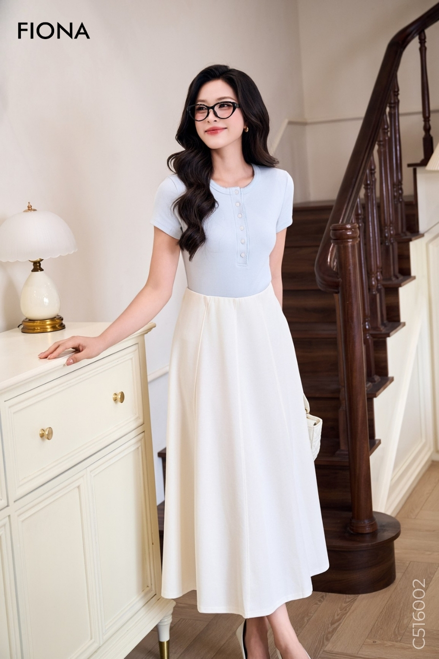Áo cotton freesize dáng ôm, cổ tròn, đính cúc trang trí