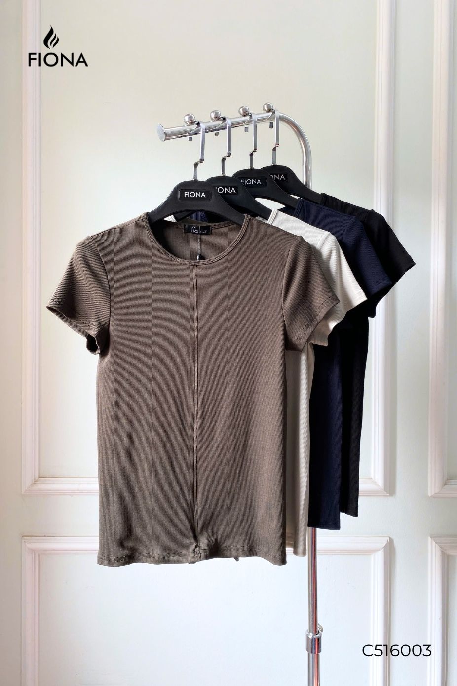 Áo cotton freesize dáng ôm, cổ tròn, đường bổ dọc thân trước