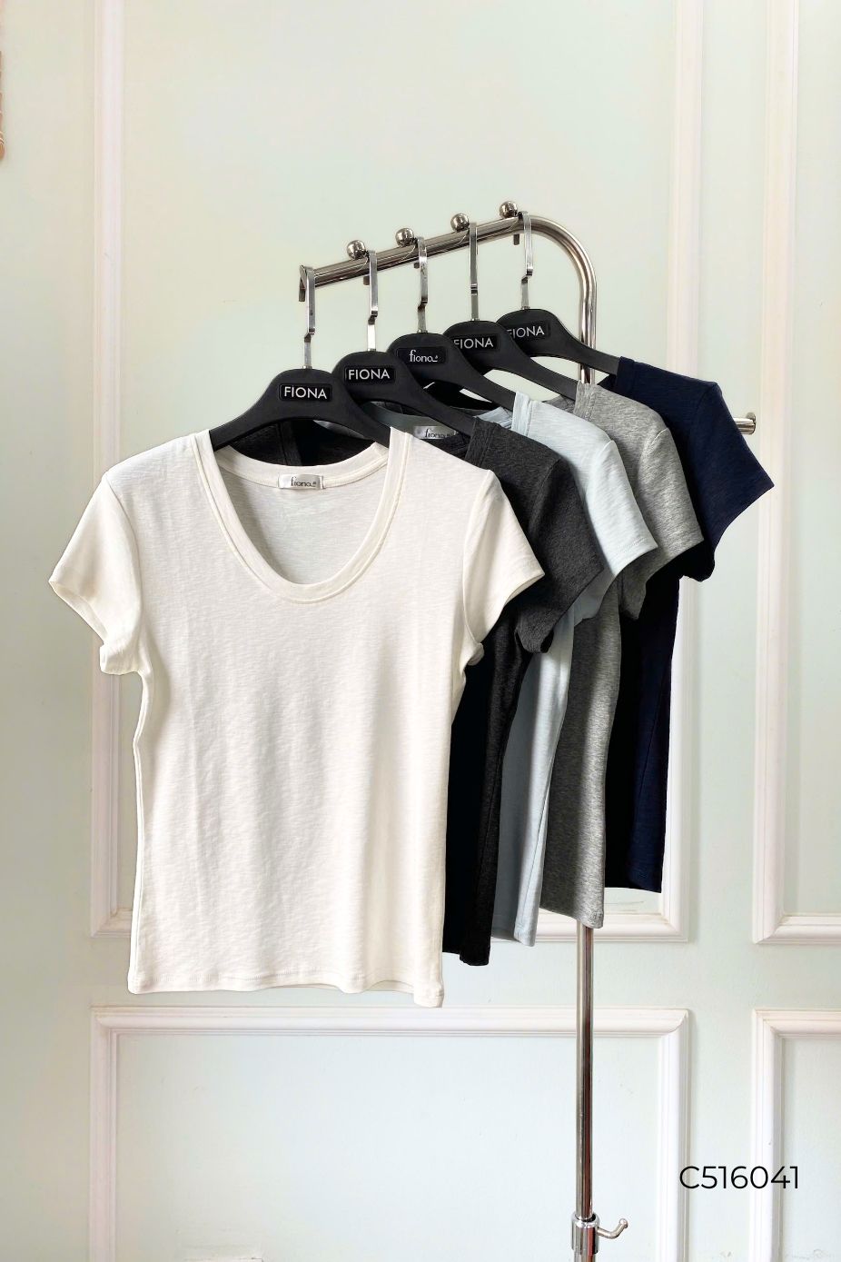 Áo cotton freesize dáng ôm, cổ tròn trứng