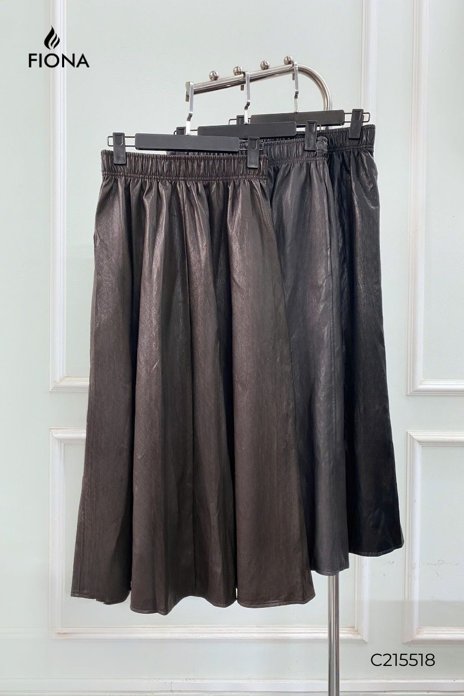 Chân váy da dáng xòe, cạp chun, túi cạnh sườn, Freesize