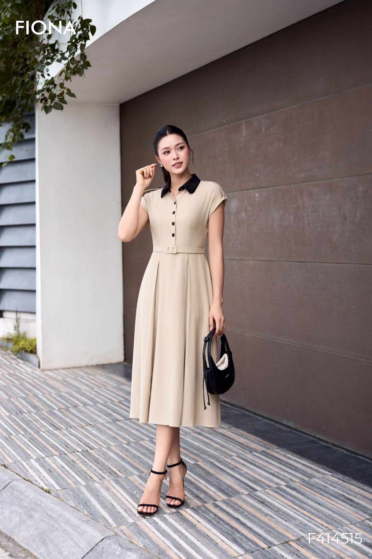 Đầm Linen dáng xòe, cổ phối, nẹp trang trí cúc