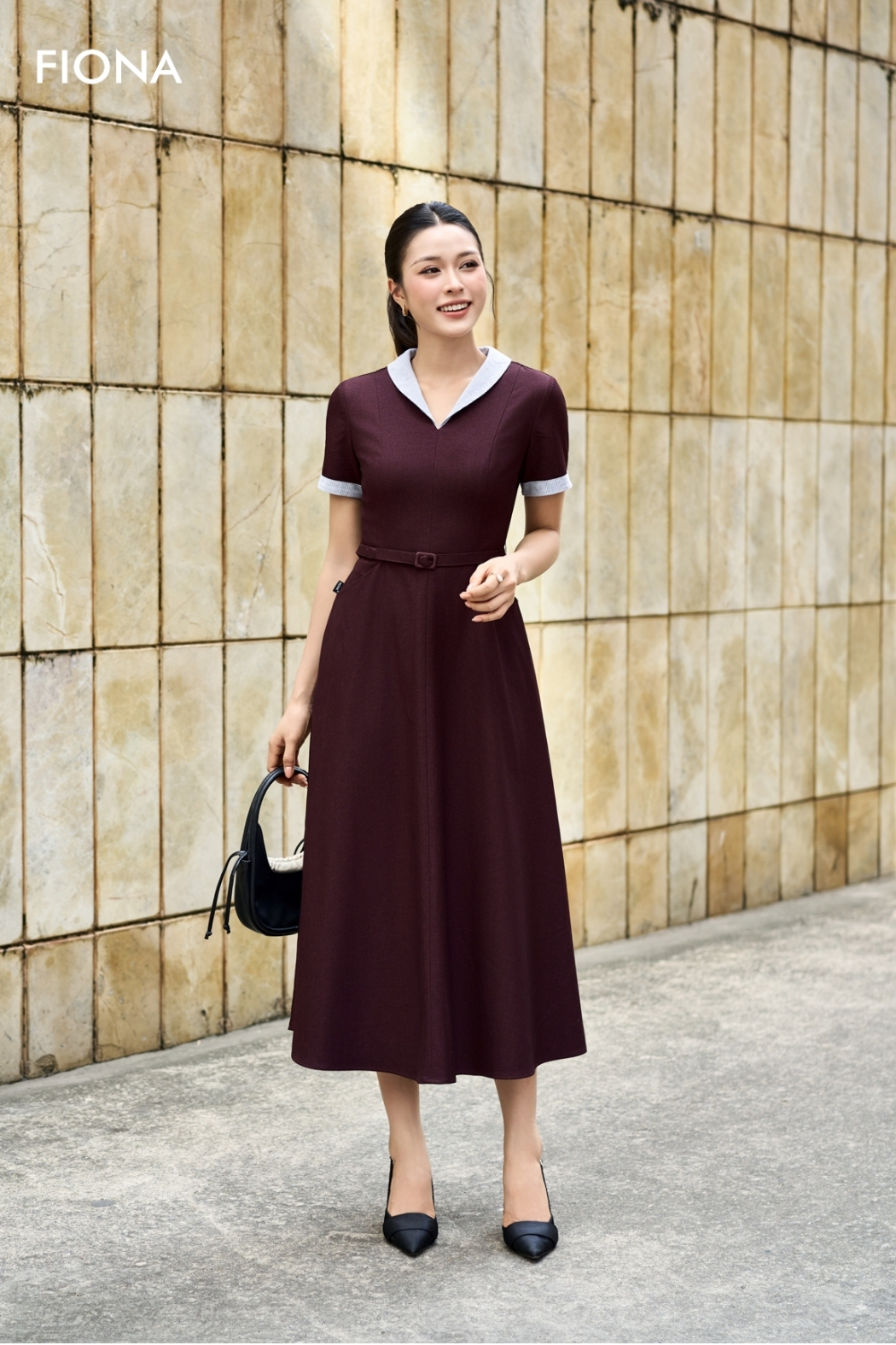 Đầm dáng xòe, cổ và cửa tay phối kẻ, dây lưng rời vải chính