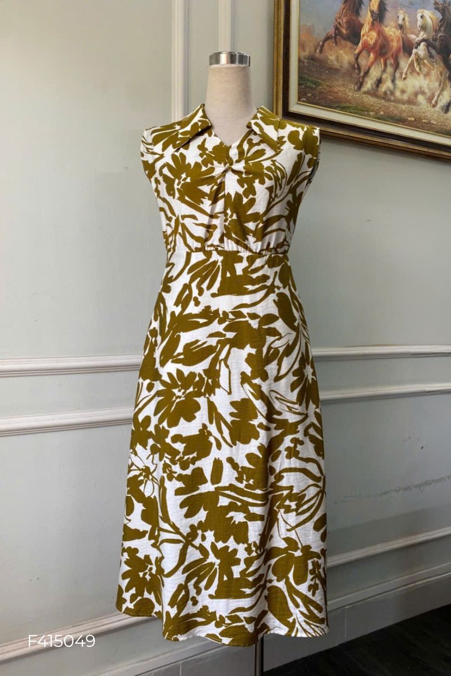 Đầm hoa Linen dáng xòe, xoắn ngực trang trí