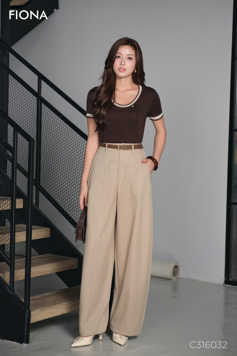 Quần dáng suông, cạp chun sâu, túi cạnh sườn