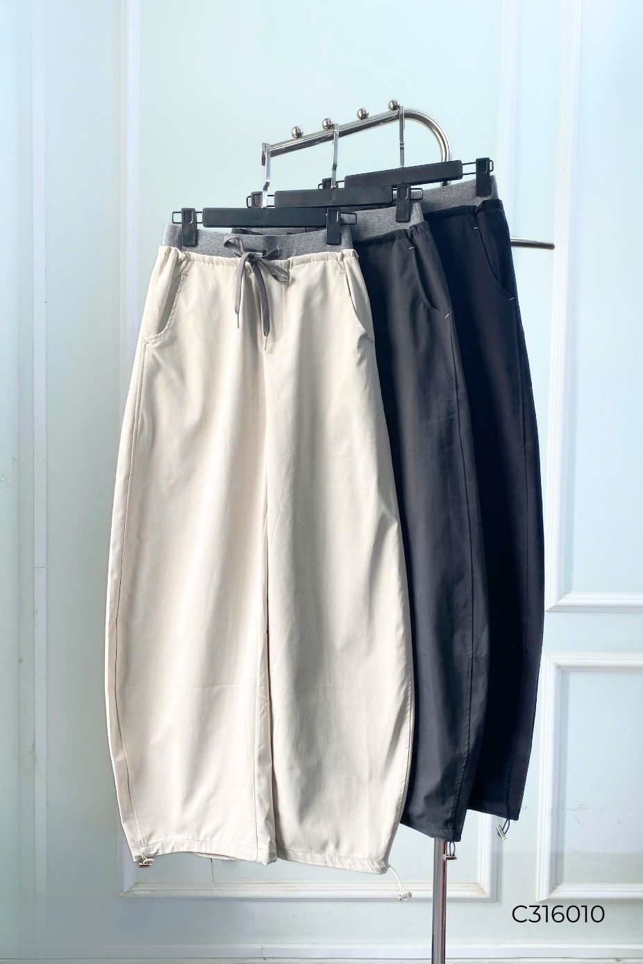 Quần kaki dáng bom, rút gấu, cạp chun