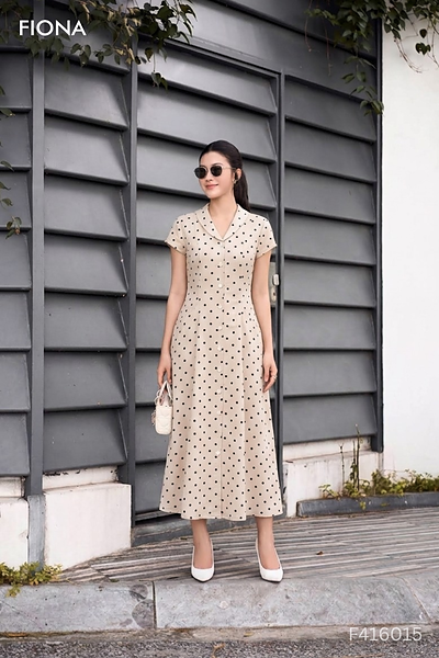Đầm dáng xòe, cổ sam cách điệu, nẹp mở thân trước