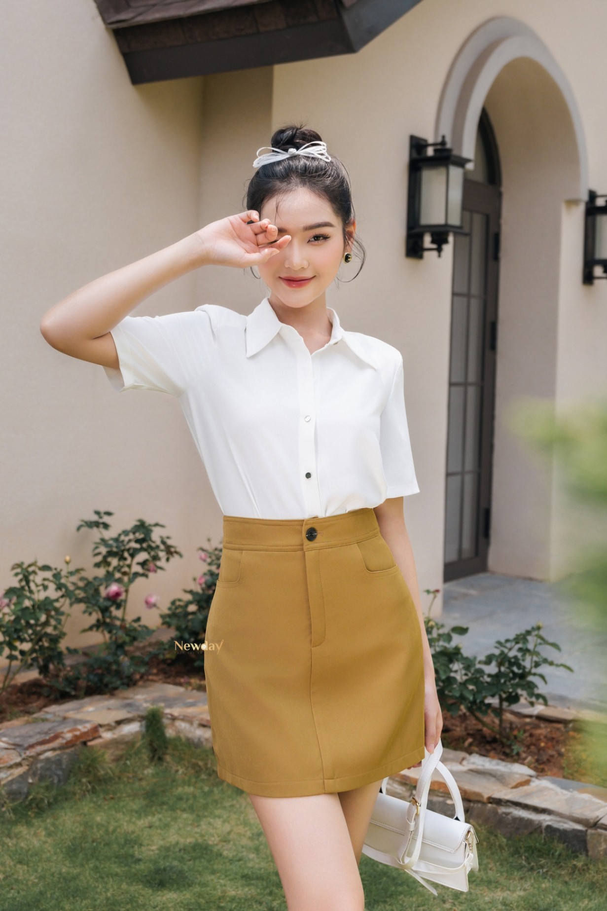 Chân Váy Chữ A Ngắn Đính Nút Phong Cách Hàn Quốc
