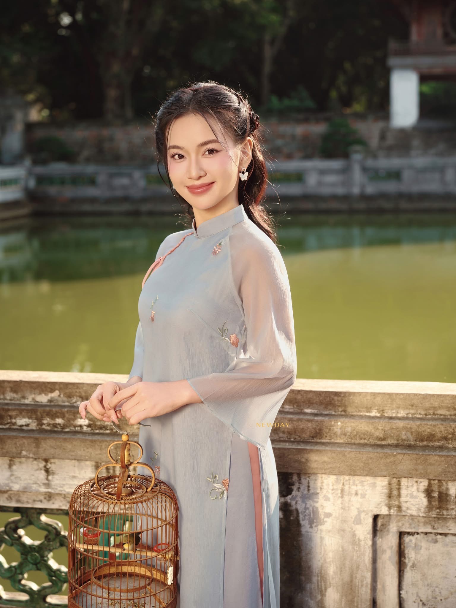 ÁO DÀI ORGANZA PHỐI HOA THÊU THANH SƯƠNG