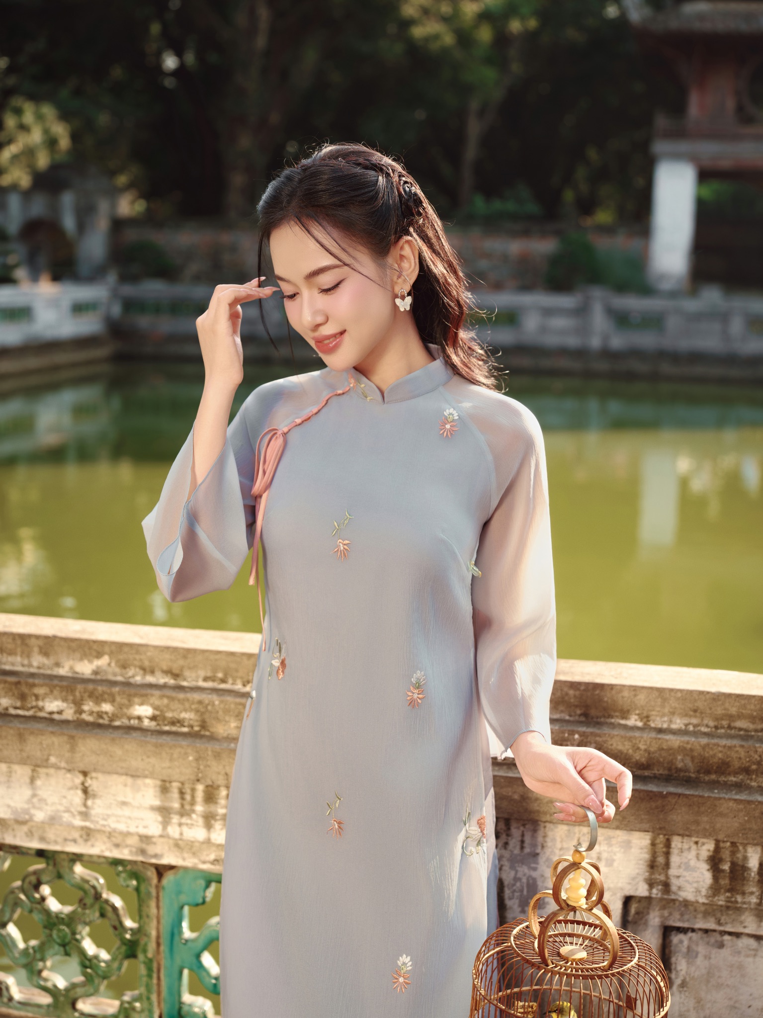 ÁO DÀI ORGANZA PHỐI HOA THÊU THANH SƯƠNG