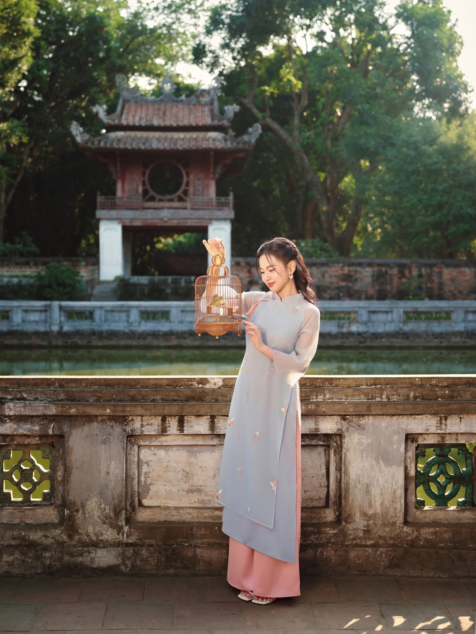 ÁO DÀI ORGANZA PHỐI HOA THÊU THANH SƯƠNG