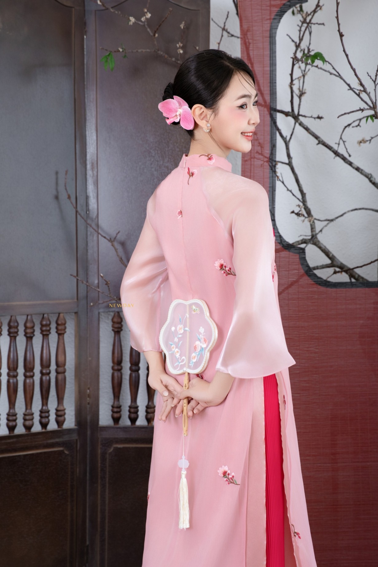 ÁO DÀI ORGANZA PHỐI HOA THÊU ĐÀO CHI