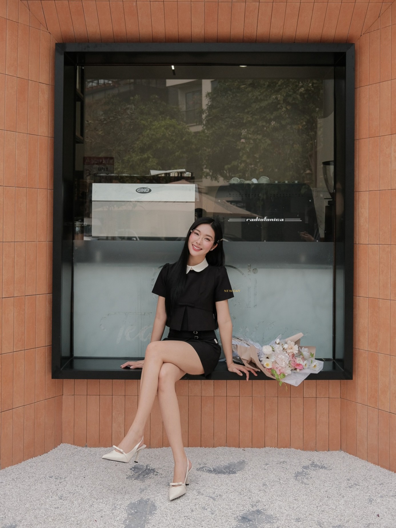 ÁO DÁNG NGẮN PHỐI CỔ SEN CHERYL