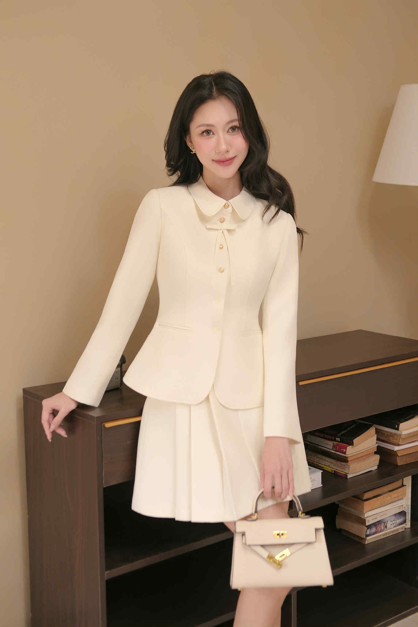 ÁO CHIẾT EO CỔ ĐỨC KÈM NƠ AGERA