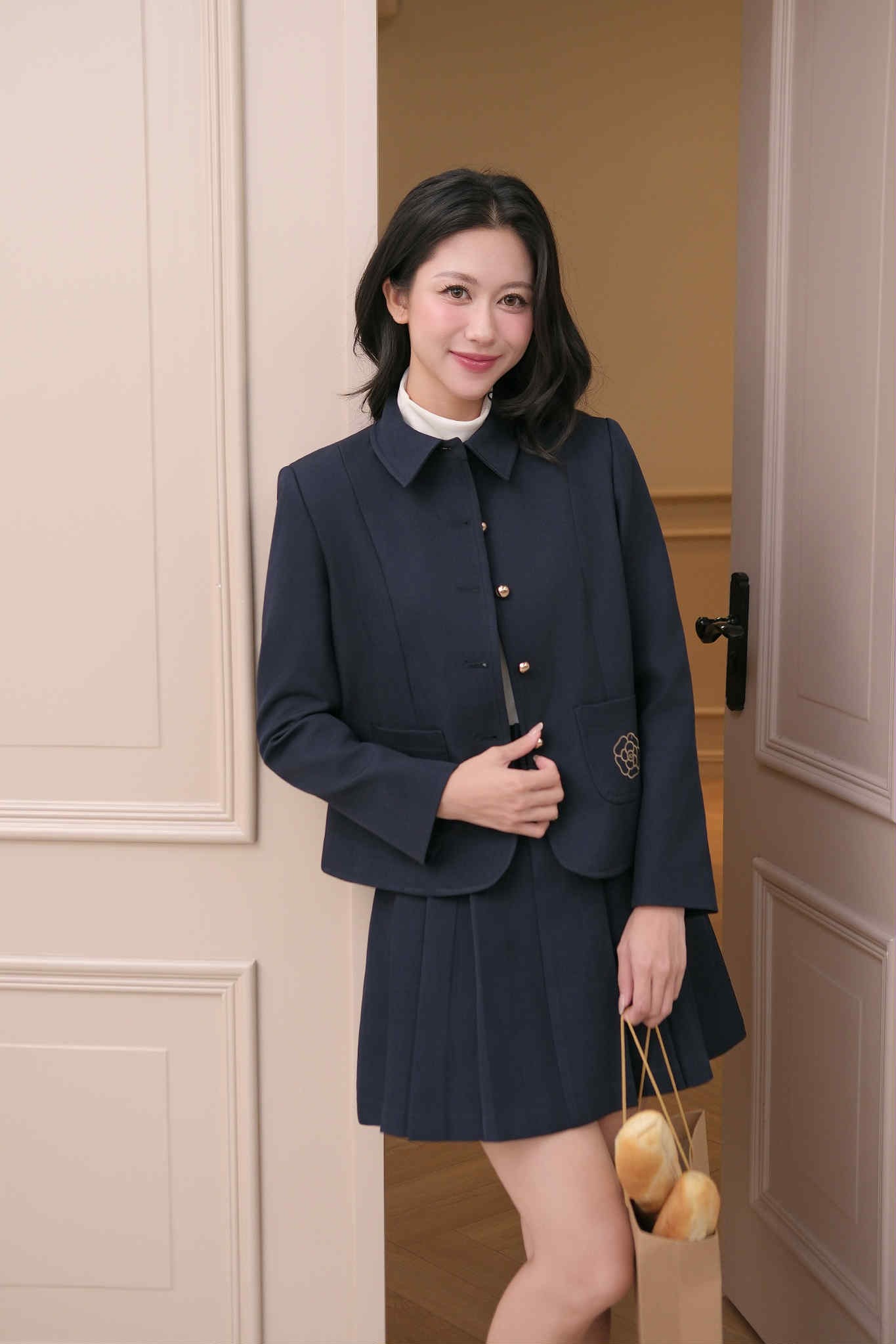 ÁO VEST CỔ ĐỨC THÊU TÚI EMILY