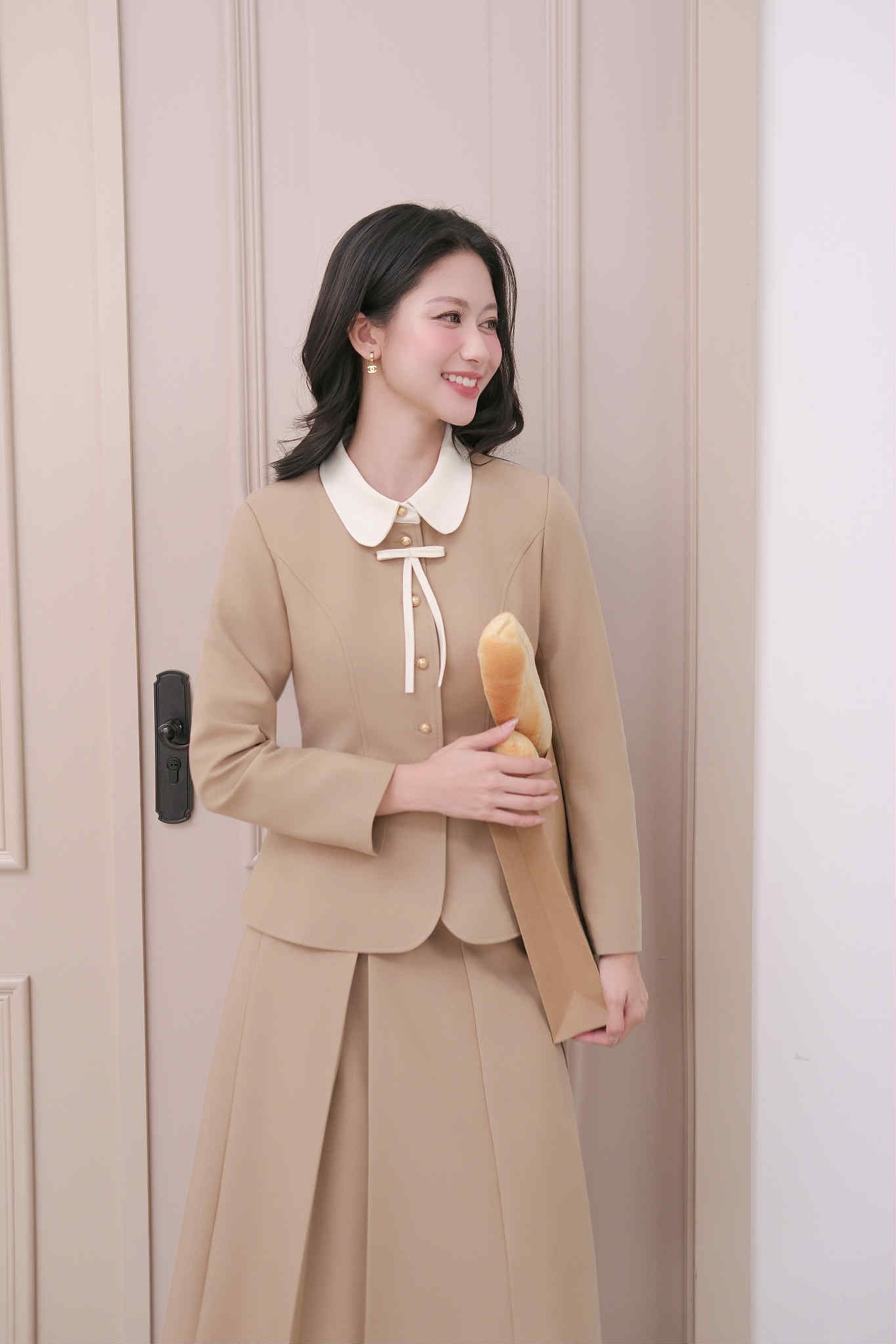 ÁO CHIẾT EO CỔ ĐỨC KÈM NƠ AGERA