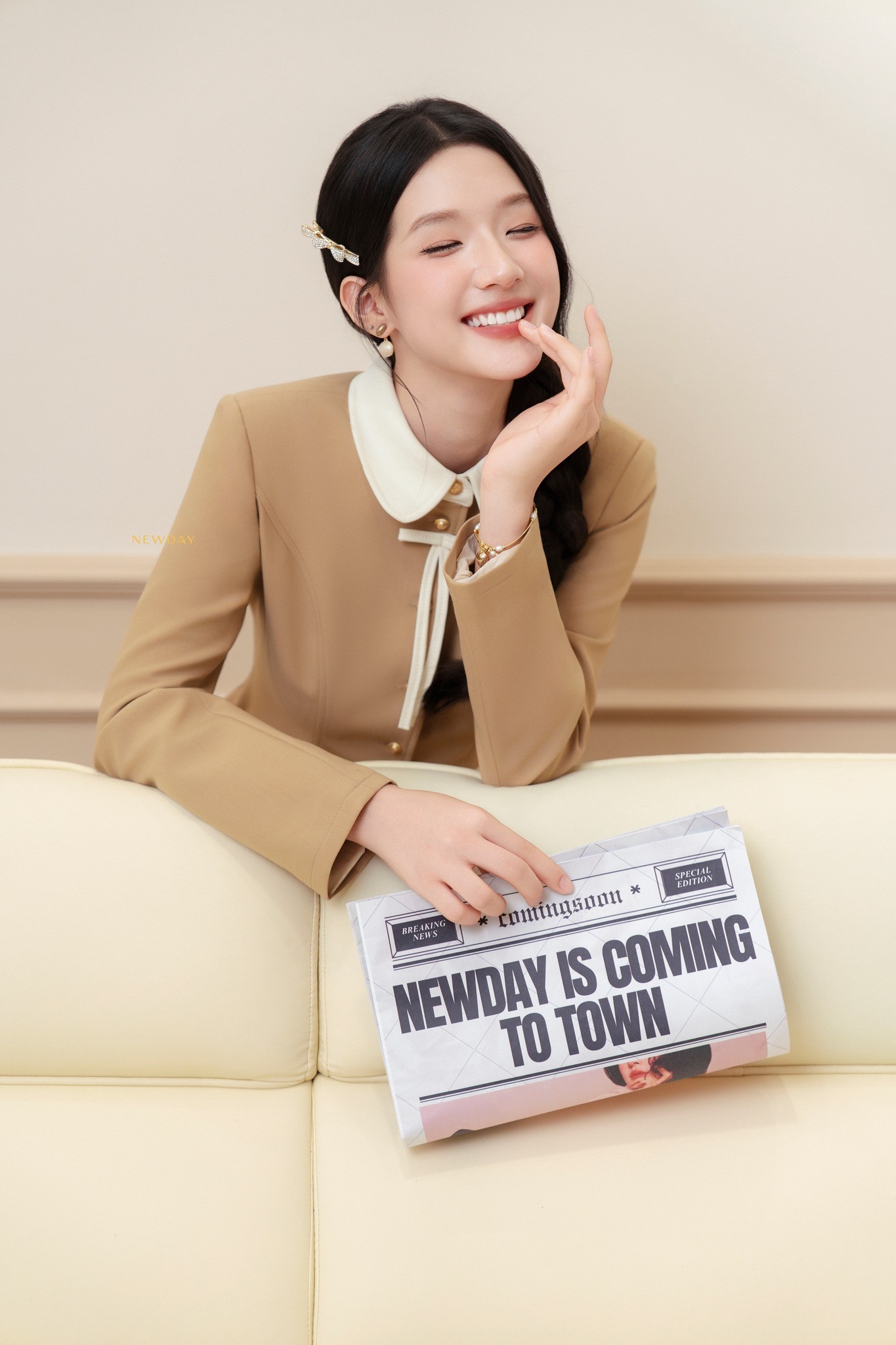 ÁO CHIẾT EO CỔ ĐỨC KÈM NƠ AGERA