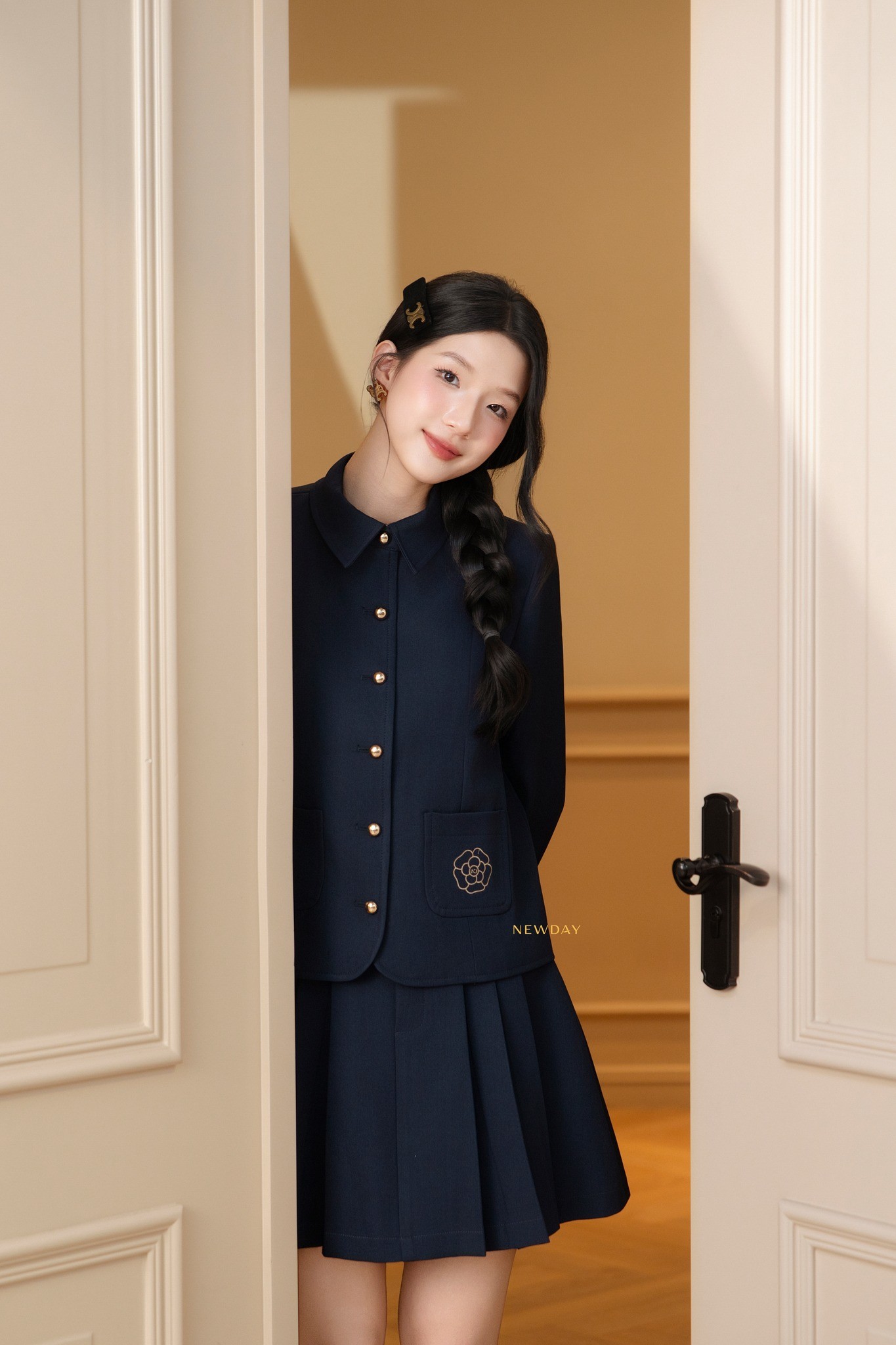 CHÂN VÁY XẾP LY CẠP THÊU HOA AURIAN