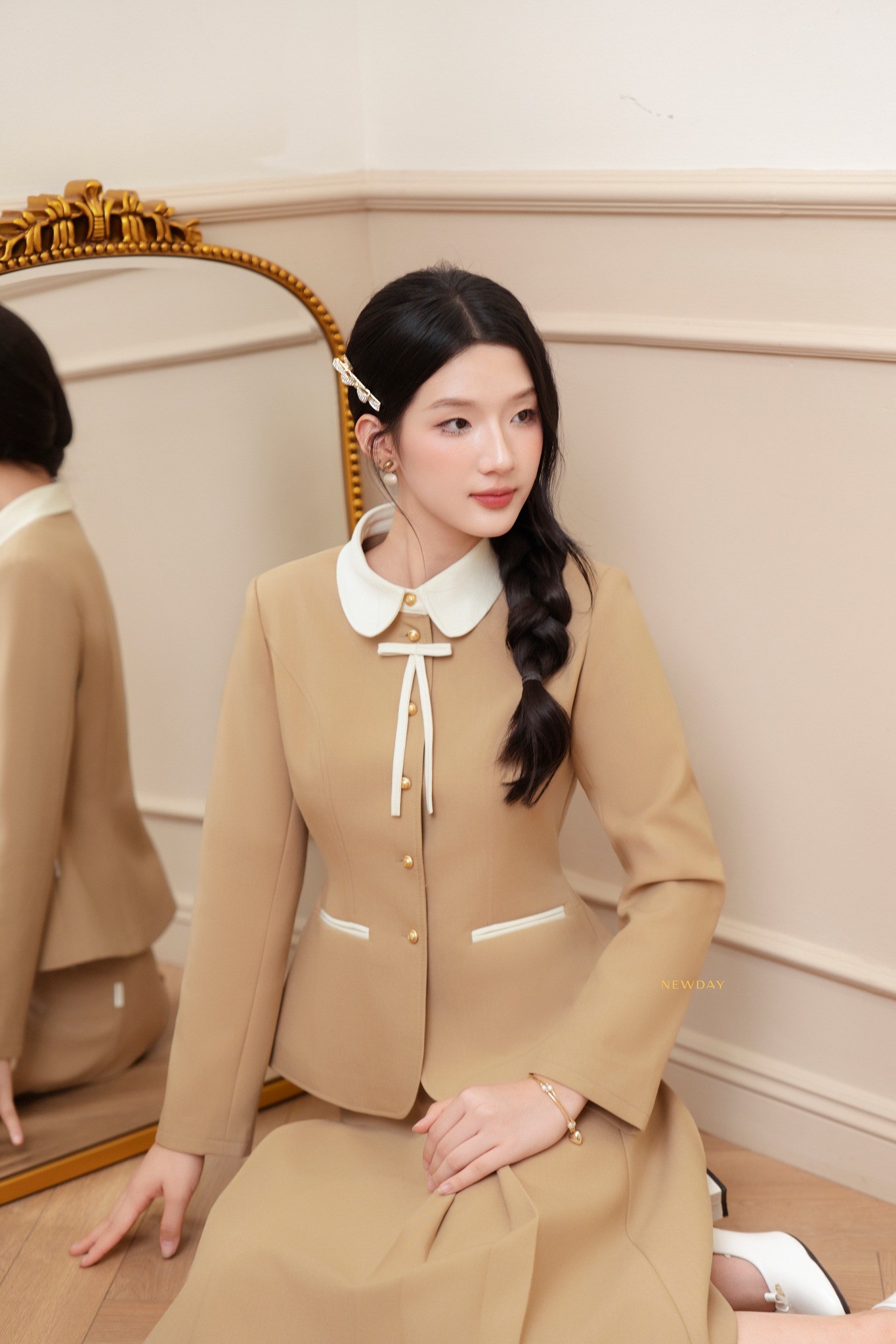 ÁO CHIẾT EO CỔ ĐỨC KÈM NƠ AGERA