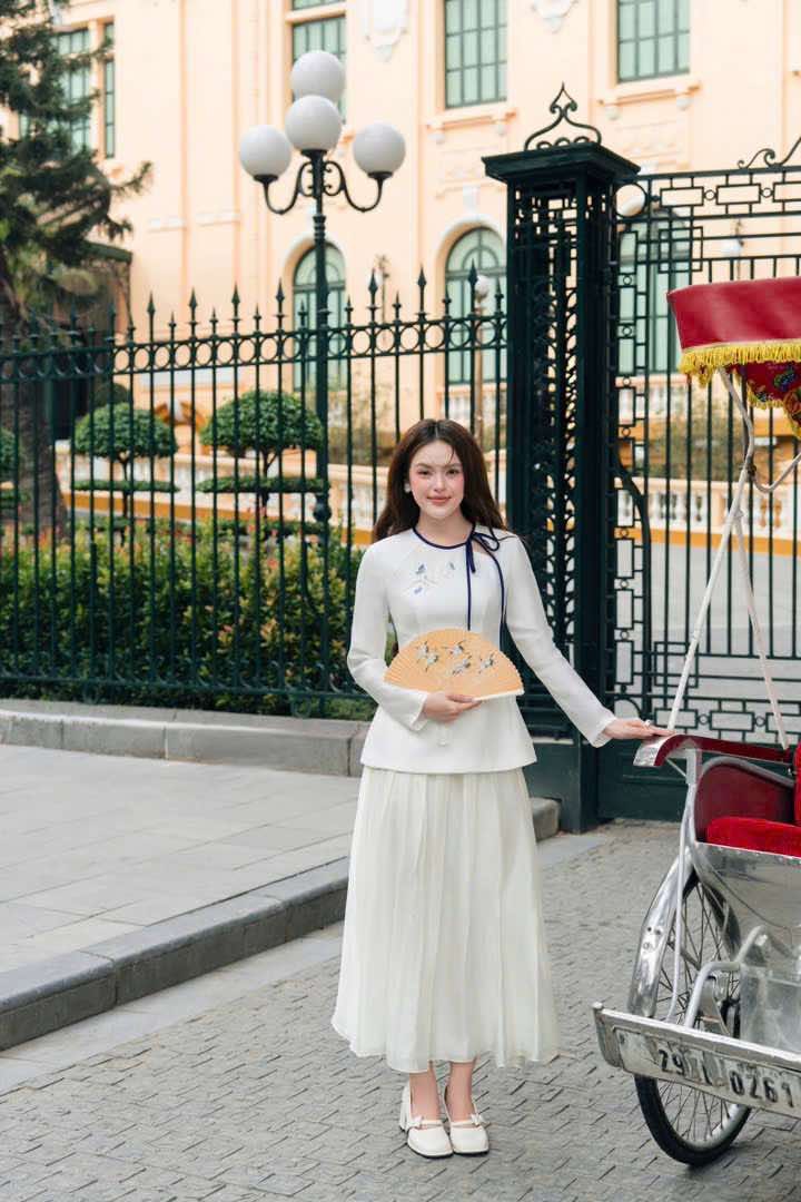ÁO CÁCH TÂN THÊU BƯỚM ĐIỆP KHUÊ