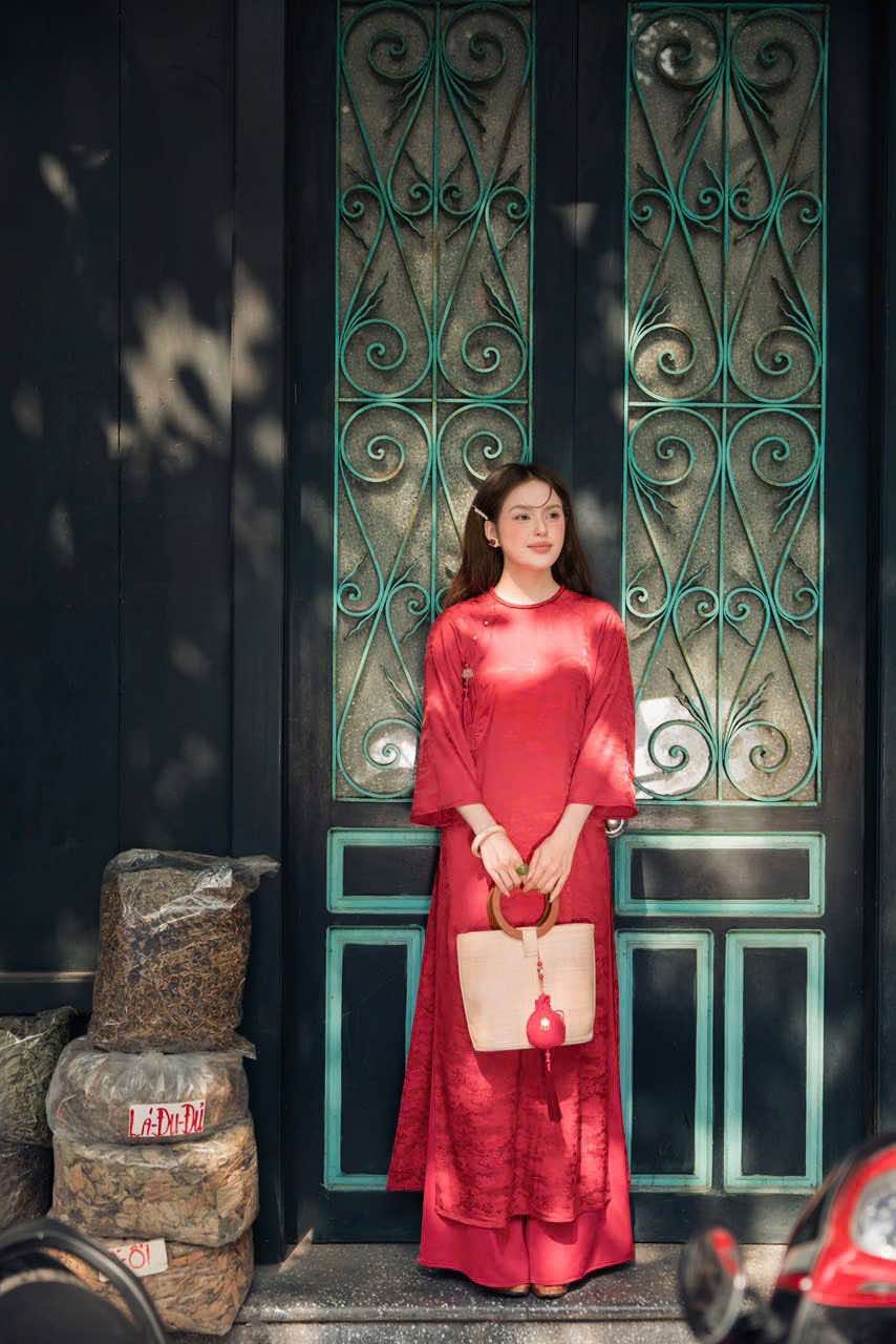 ÁO DÀI LỤA CỔ TRÒN HỒNG VÂN