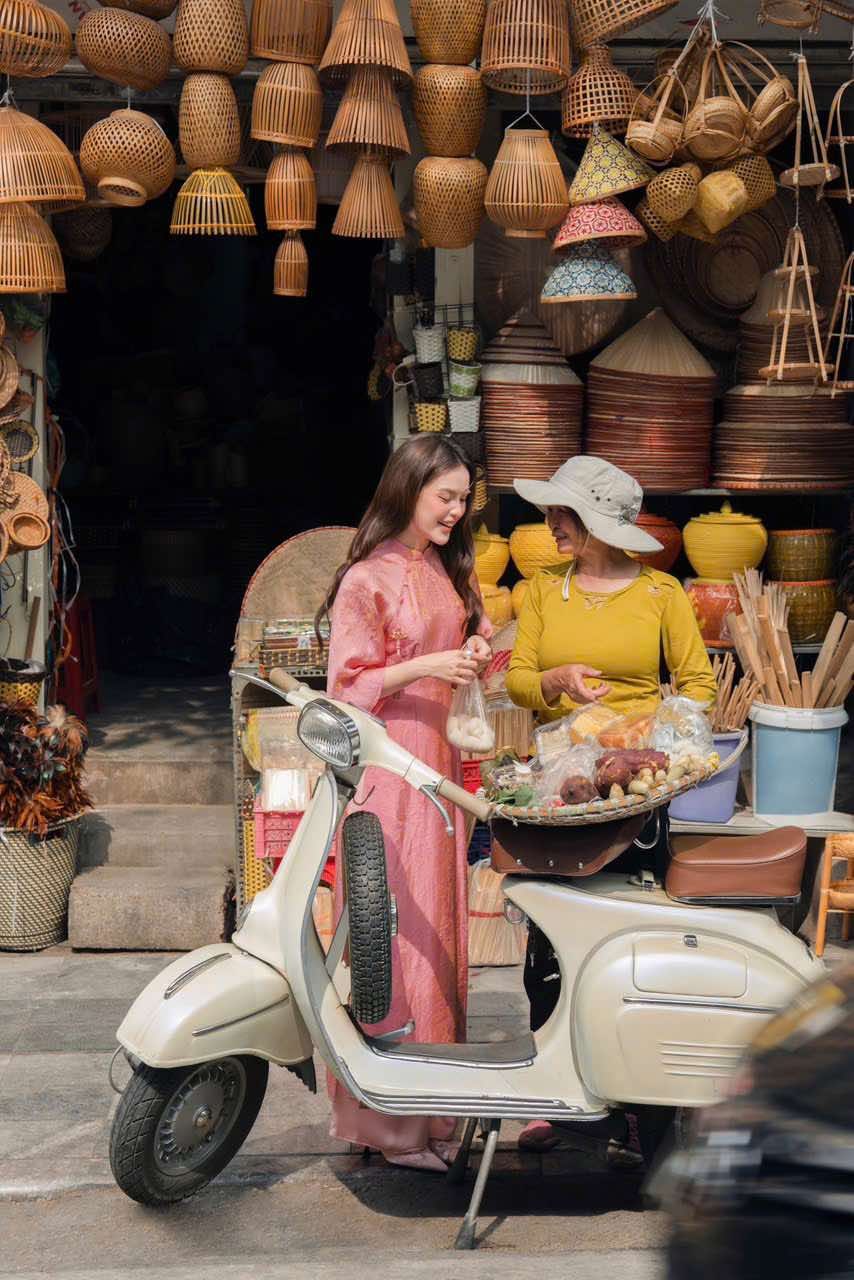 ÁO DÀI TƠ ÁNH TAY LỠ THIỀU HOA