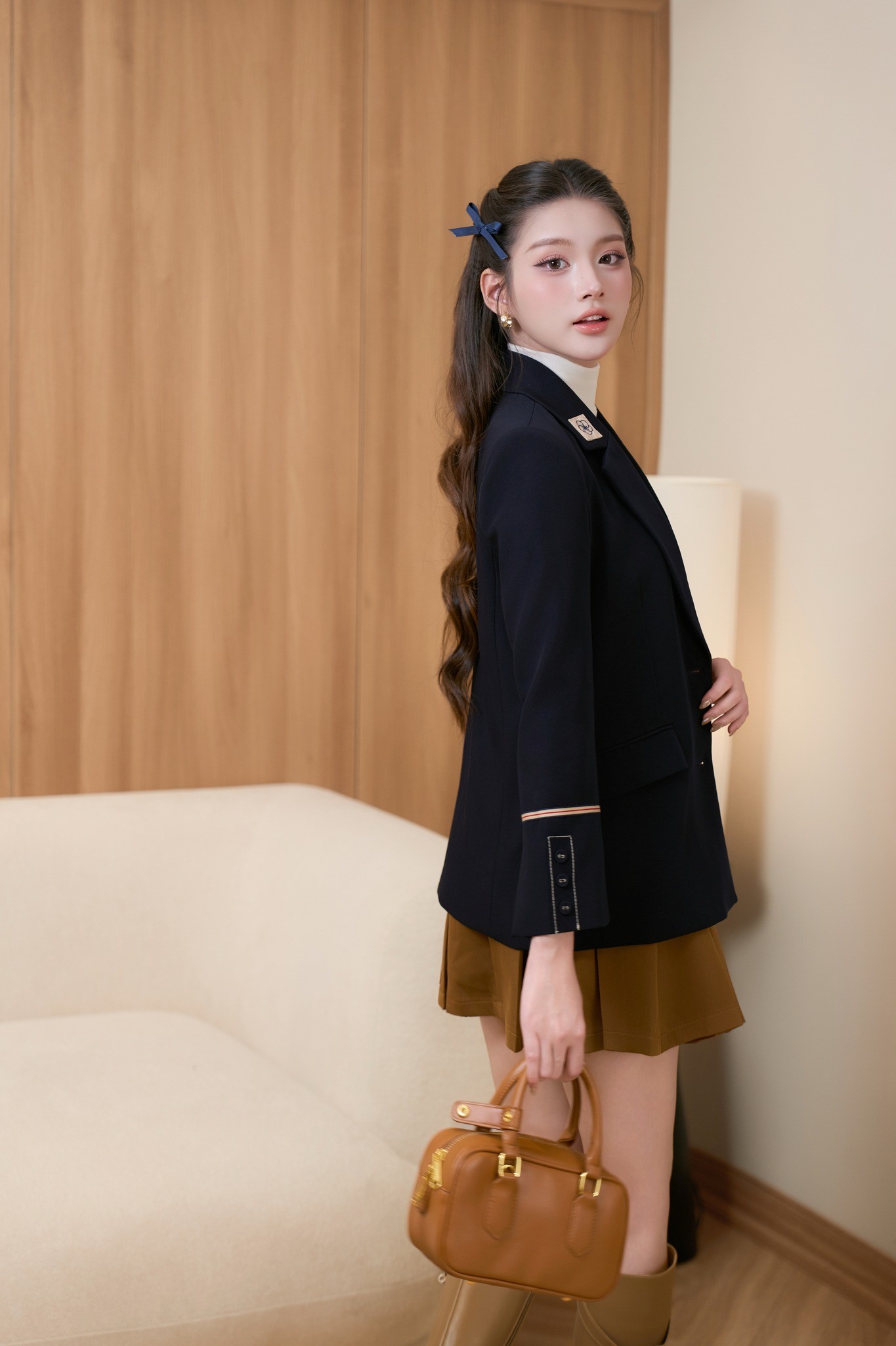 ÁO VEST THÊU HOA VE CỔ RACHEL