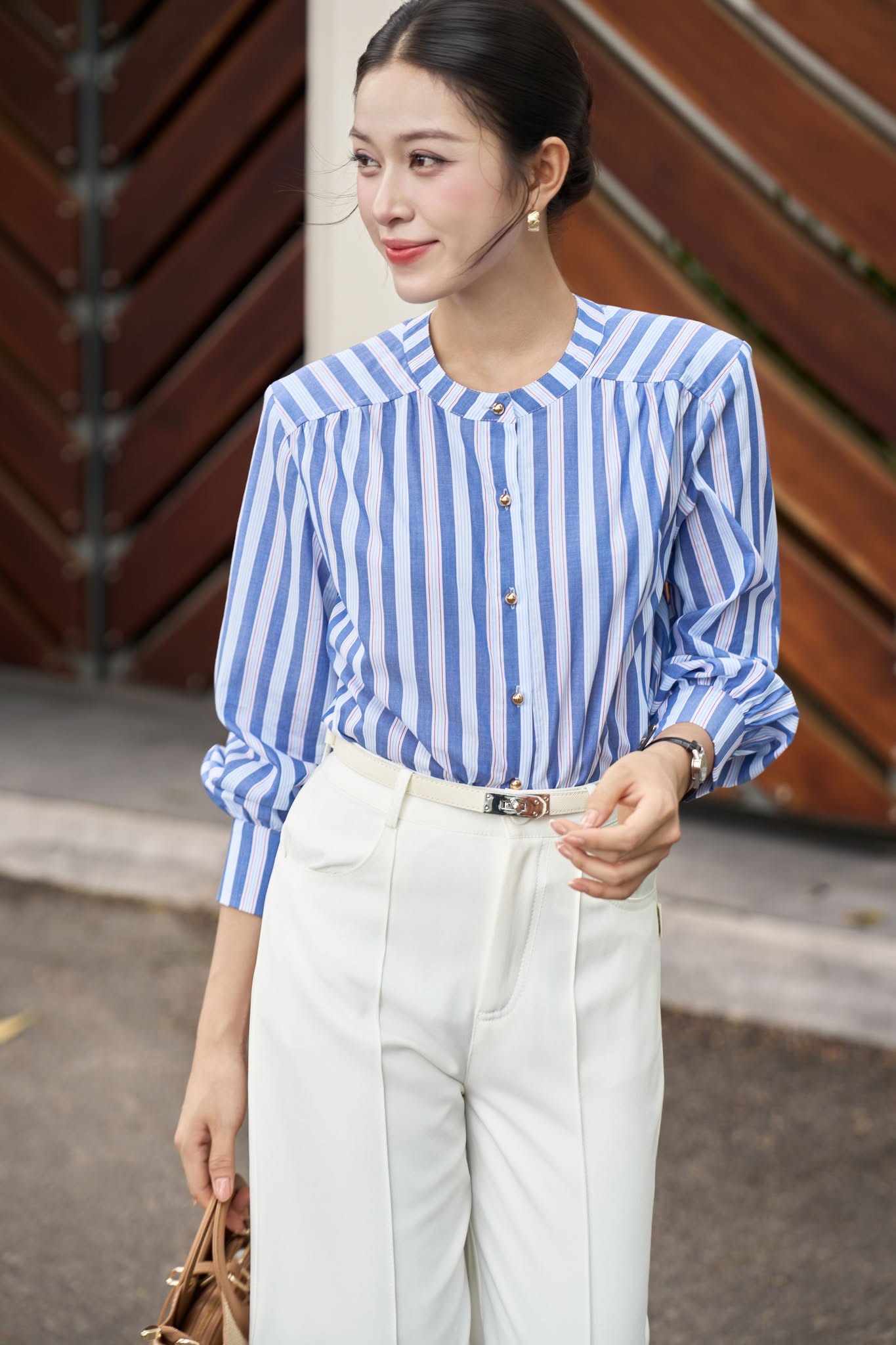 ÁO SƠ MI CỔ TRÒN TAY DÀI DÚM VAI IXORA
