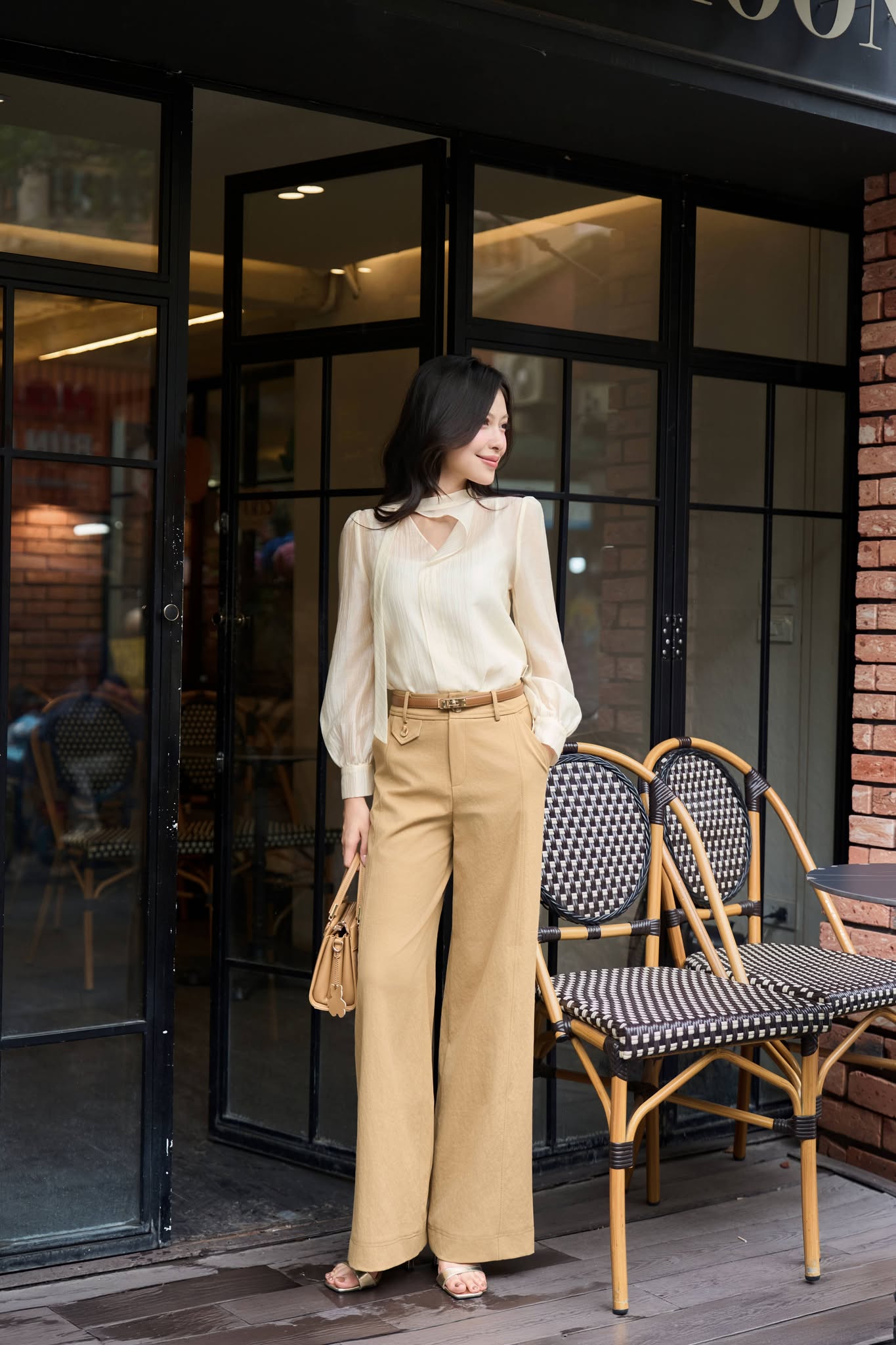 ÁO SƠ MI TAY DÀI CỔ DÂY NƠ YACIN