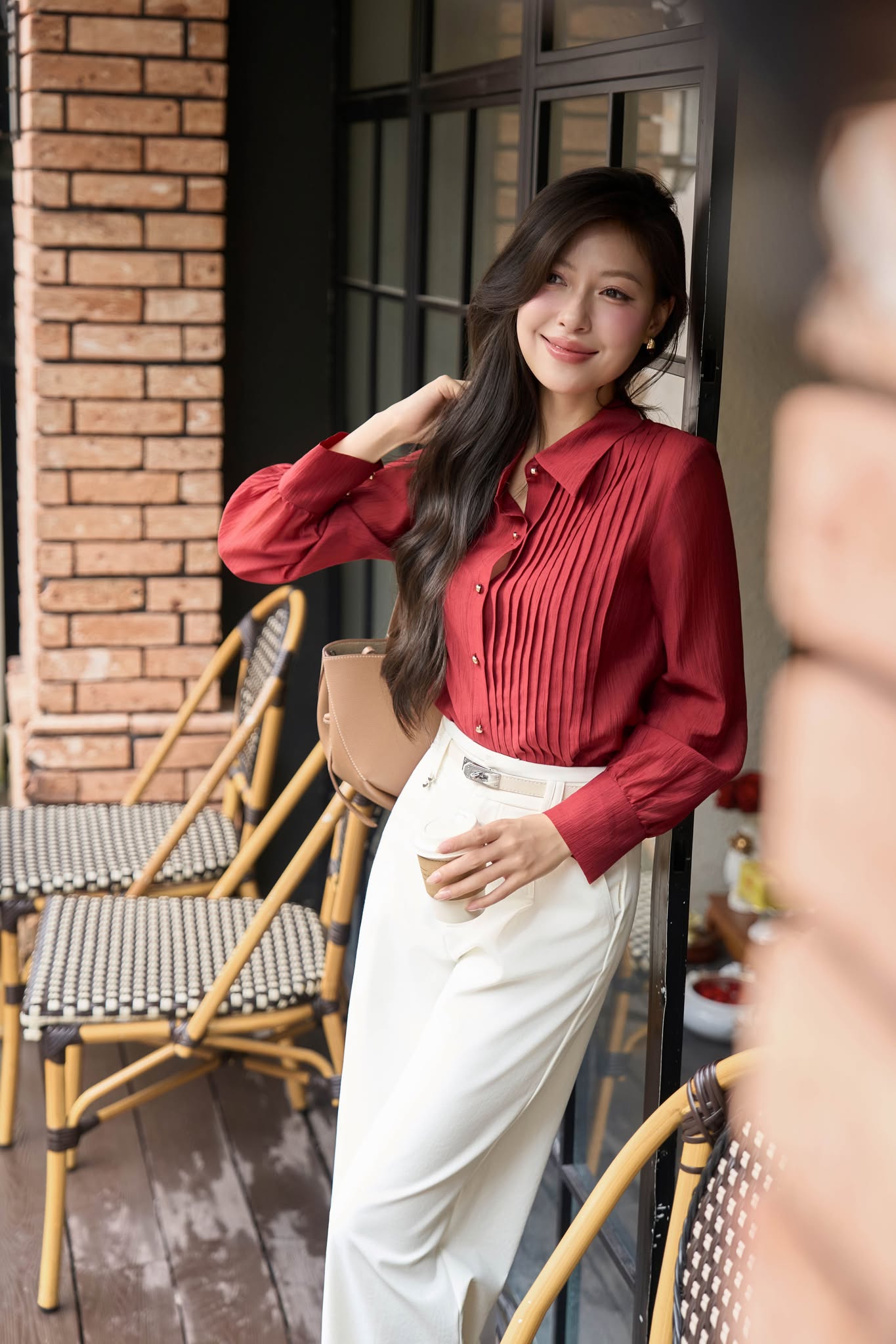 ÁO SƠ MI TAY DÀI PHỐI XẾP LY THÂN TRƯỚC COLIN