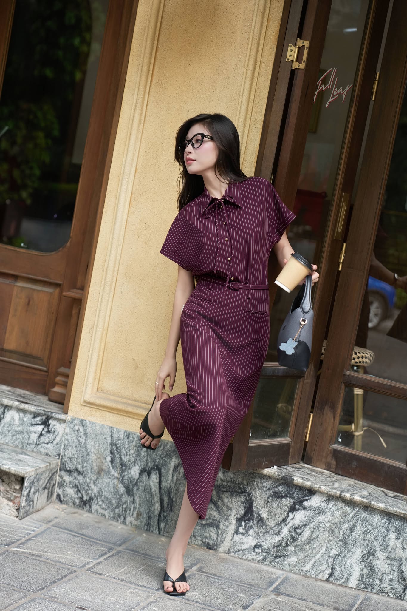 CHÂN VÁY BÚT CHÌ HỌA TIẾT KẺ KÈM ĐAI FEI