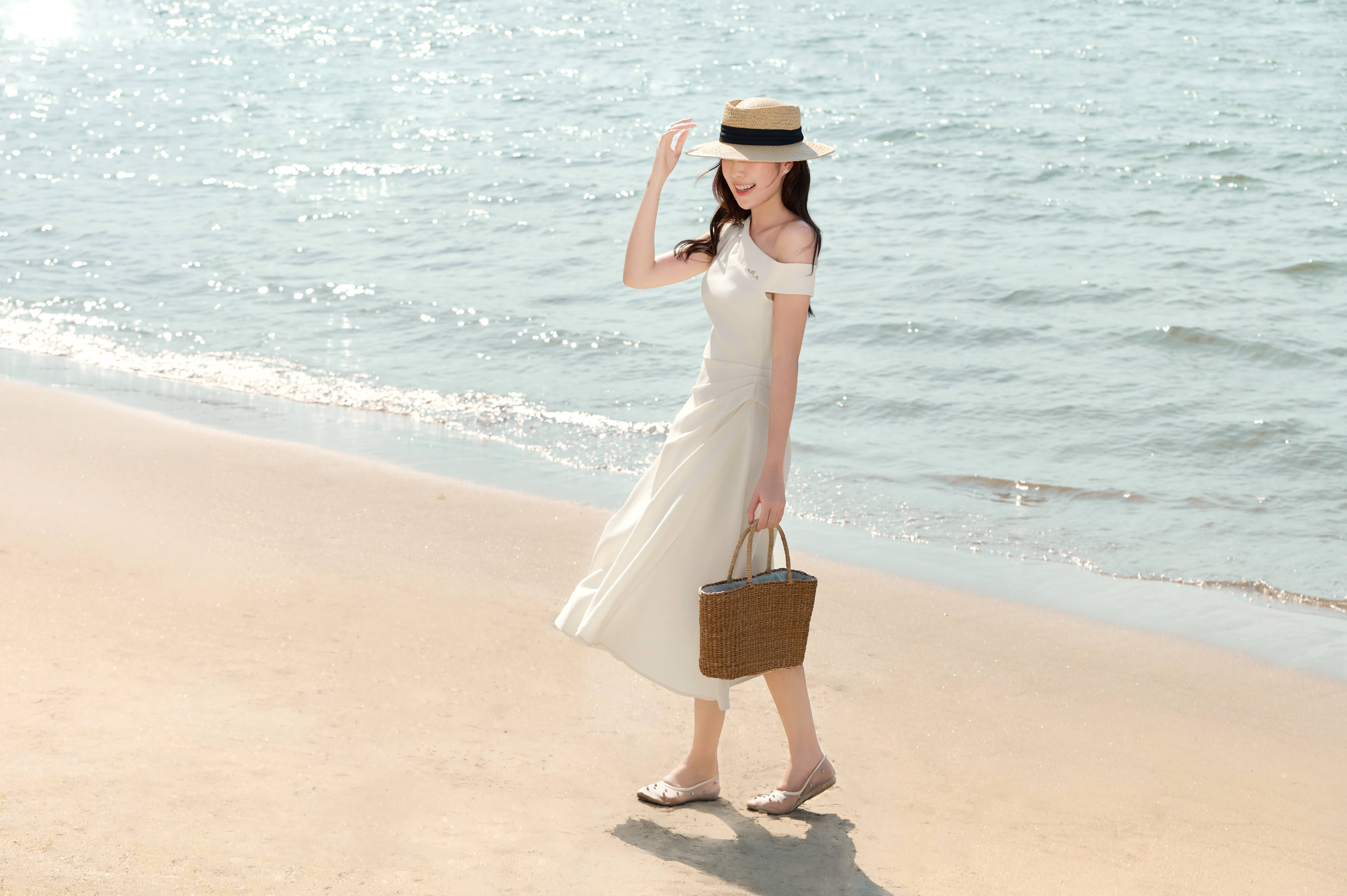 ĐẦM LỆCH VAI XẾP LY BÊN SƯỜN DEMI