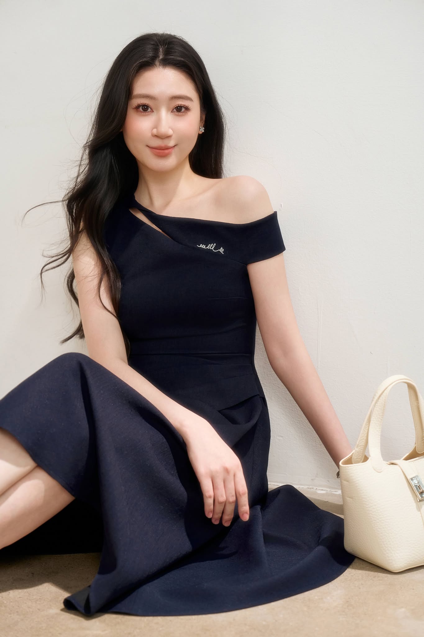 ĐẦM LỆCH VAI XẾP LY BÊN SƯỜN DEMI