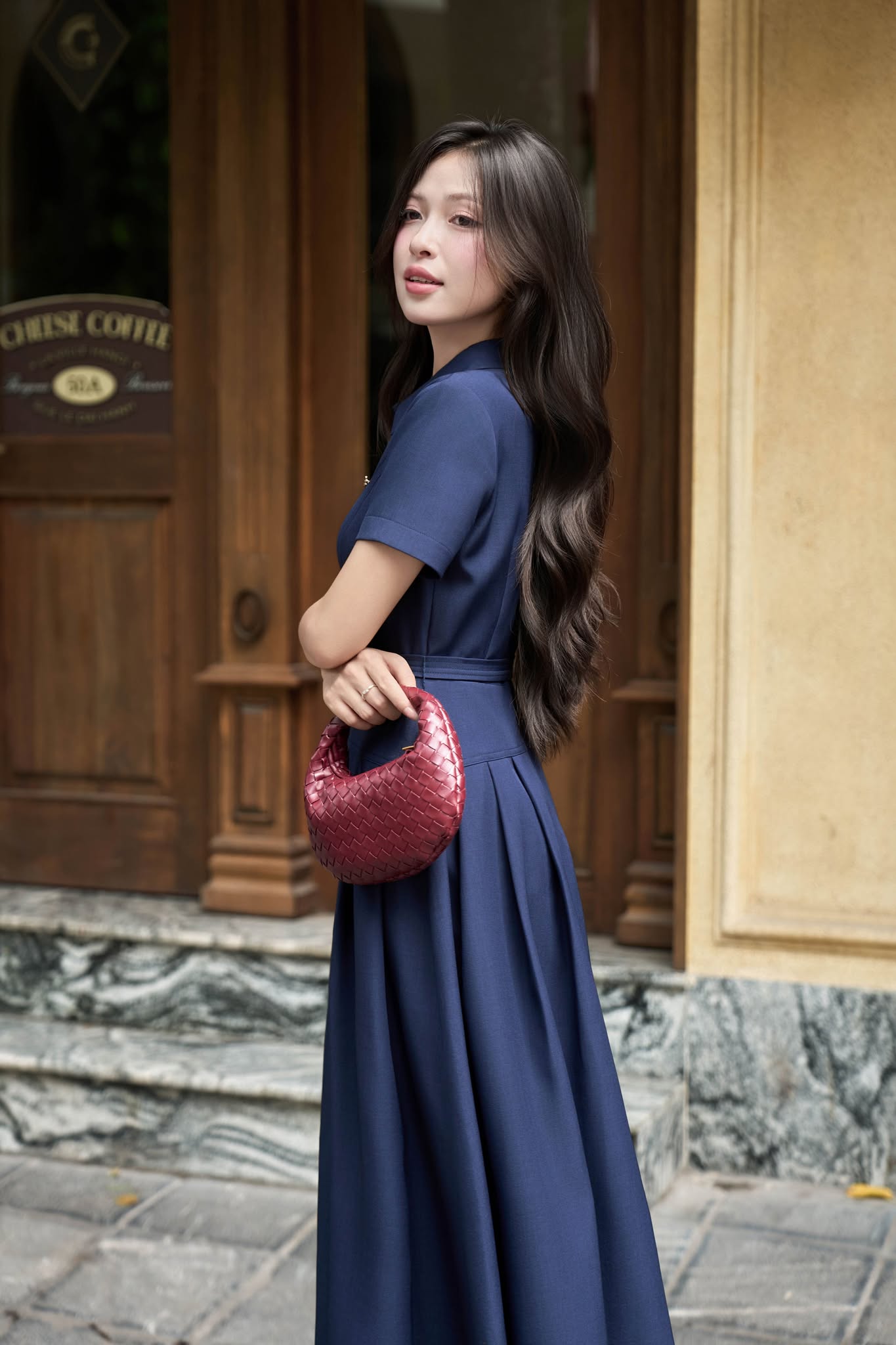 ĐẦM SƠ MI KÈM ĐAI VÀ CÚC NGỰC MỘC GIAO