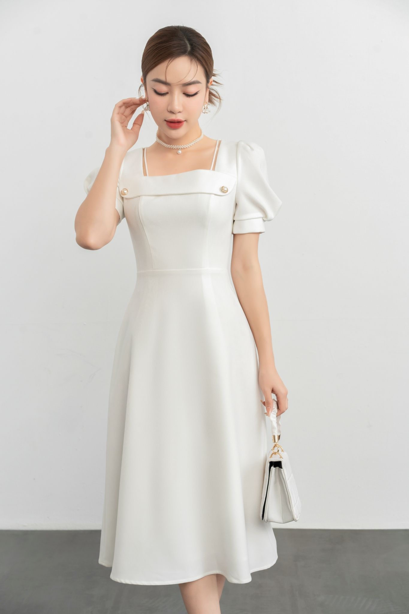 Đầm tây bồng màu trắng cổ vuông - Oreka.vn