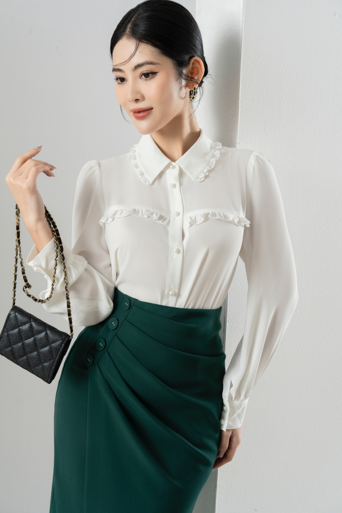 CV ÔM XẾP LY VẠT LỆCH CÚC BỌC TT