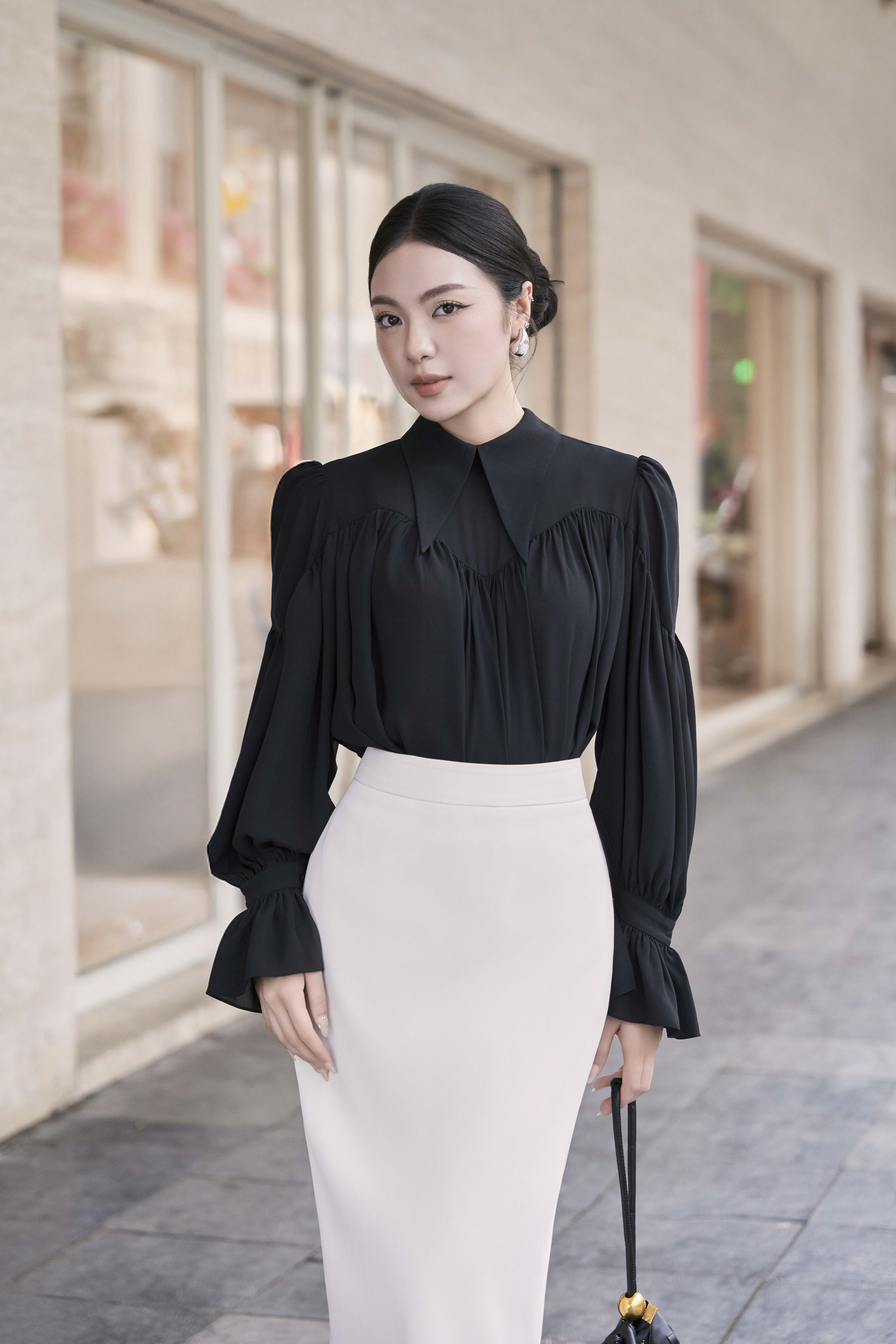 ÁO SƠ MI CỔ ĐỨC CAN CẦU NGỰC NHÚN XÒE