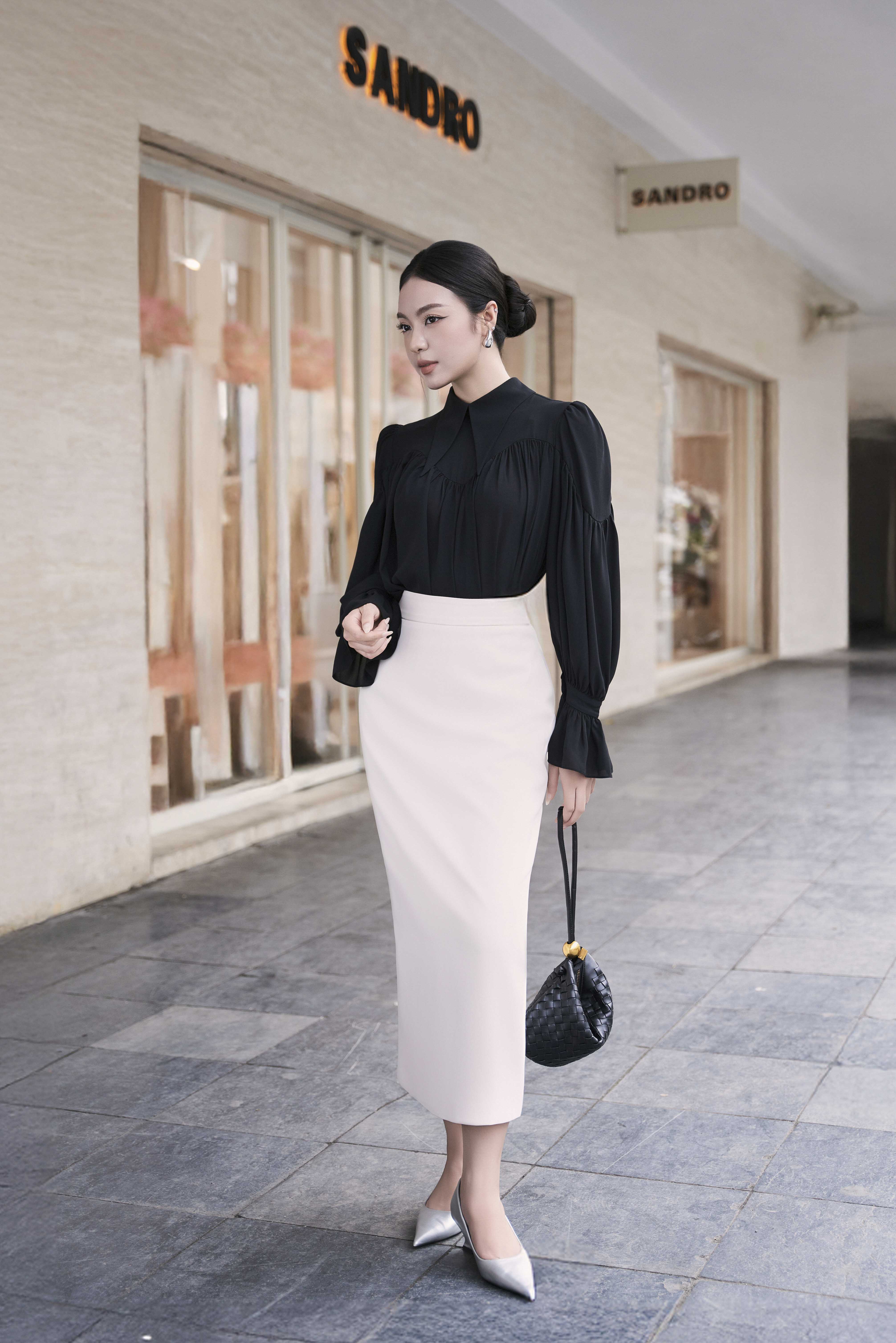 ÁO SƠ MI CỔ ĐỨC CAN CẦU NGỰC NHÚN XÒE