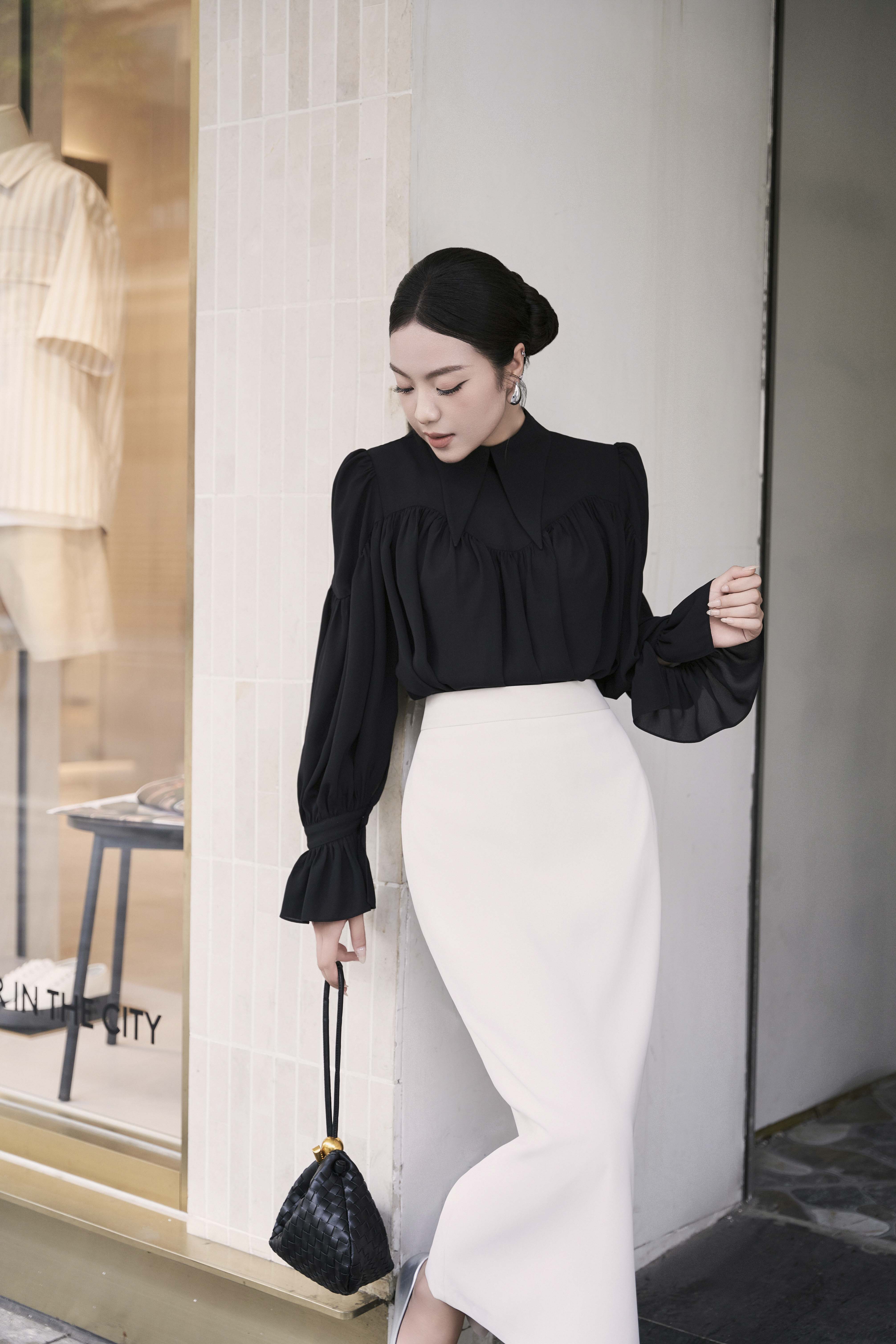 ÁO SƠ MI CỔ ĐỨC CAN CẦU NGỰC NHÚN XÒE